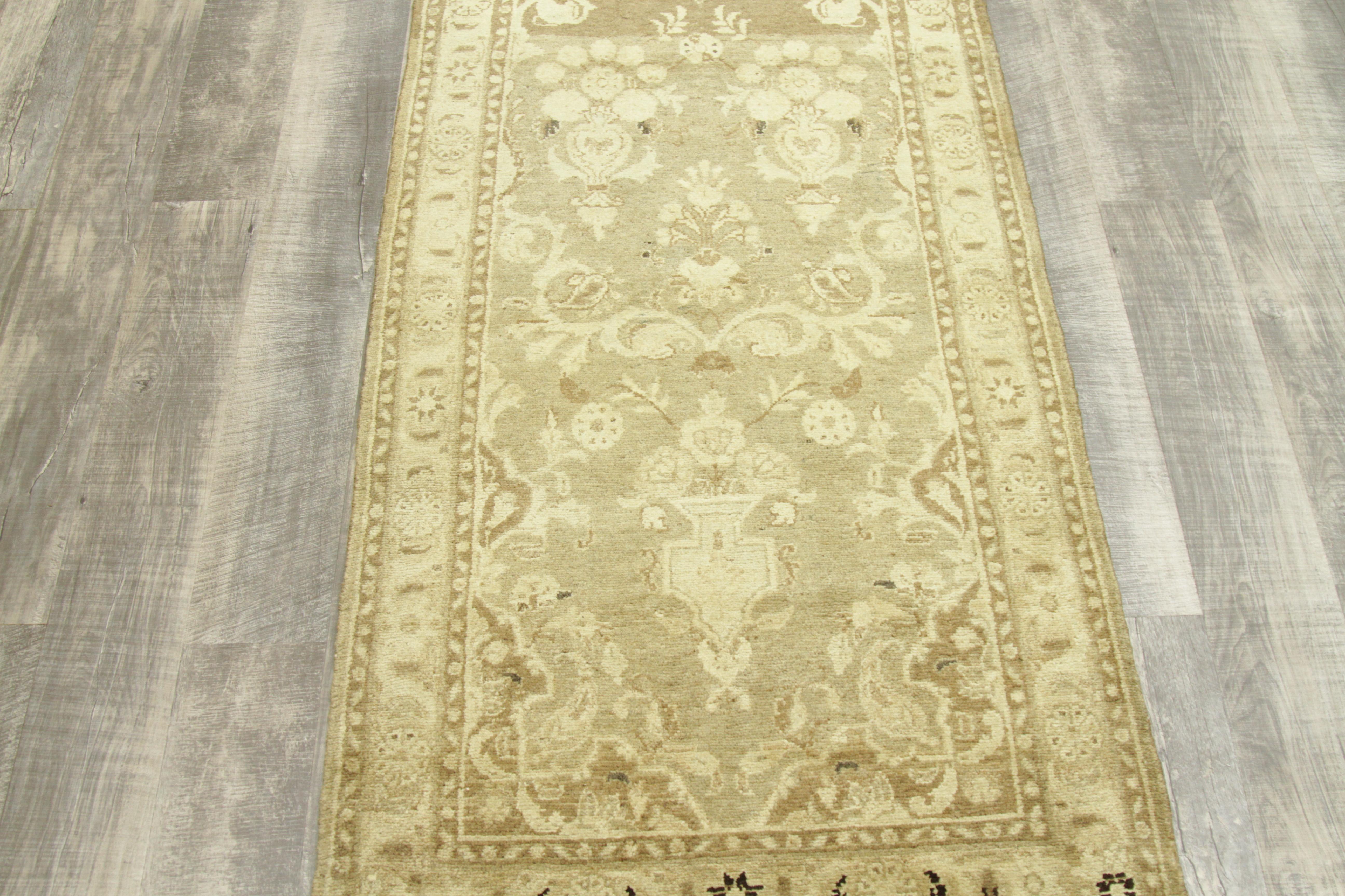Antique Persian Rug in Mahal Design Organically Made, circa 1940s For Sale 2