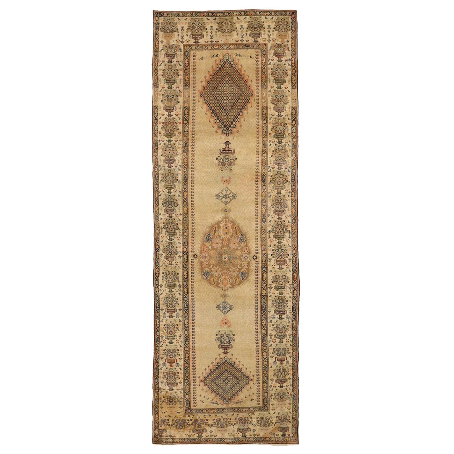 Antique Persian Rug in Sarab Design with Vivid Border Details, circa 1910s For Sale