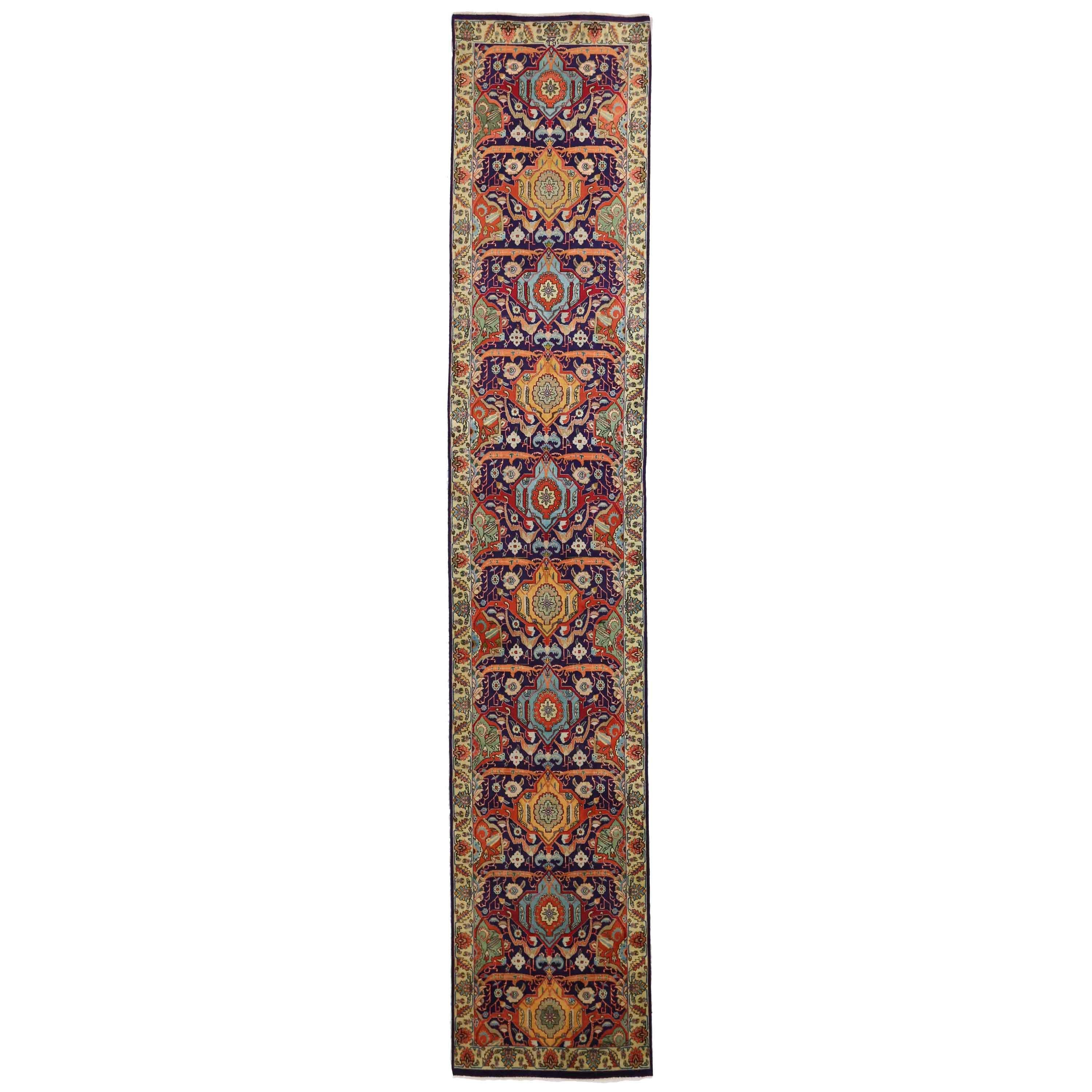Tapis persan ancien à deux tiges spécialement décoré de motifs Tabriz, années 1950 environ en vente