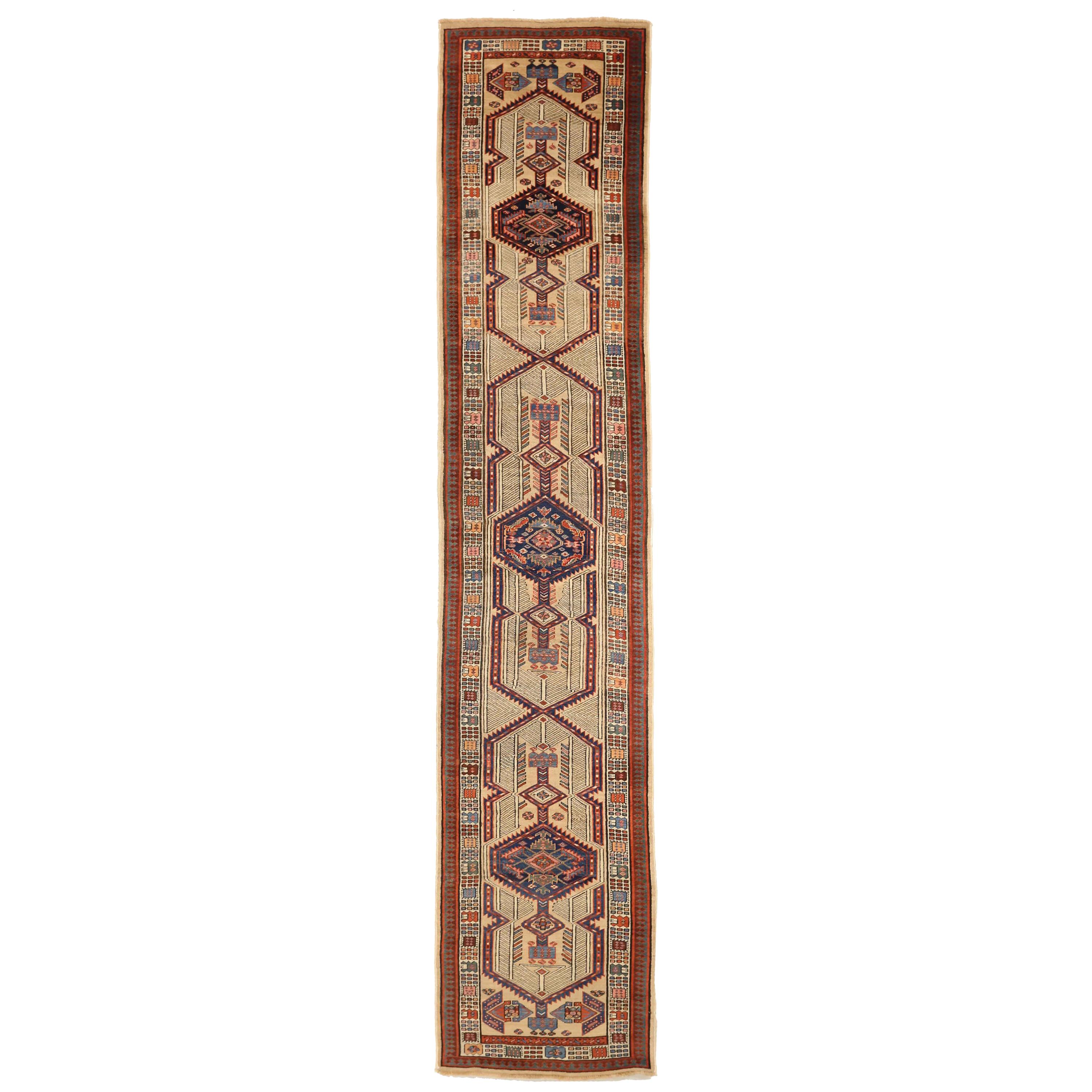 Antiker persischer Teppich im Sarab-Stil mit Stammesmotiv und feiner Wollrückseite, um 1930er Jahre