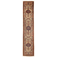 Antiker persischer Teppich im Sarab-Stil mit Stammesmotiv und feiner Wollrückseite, um 1930er Jahre