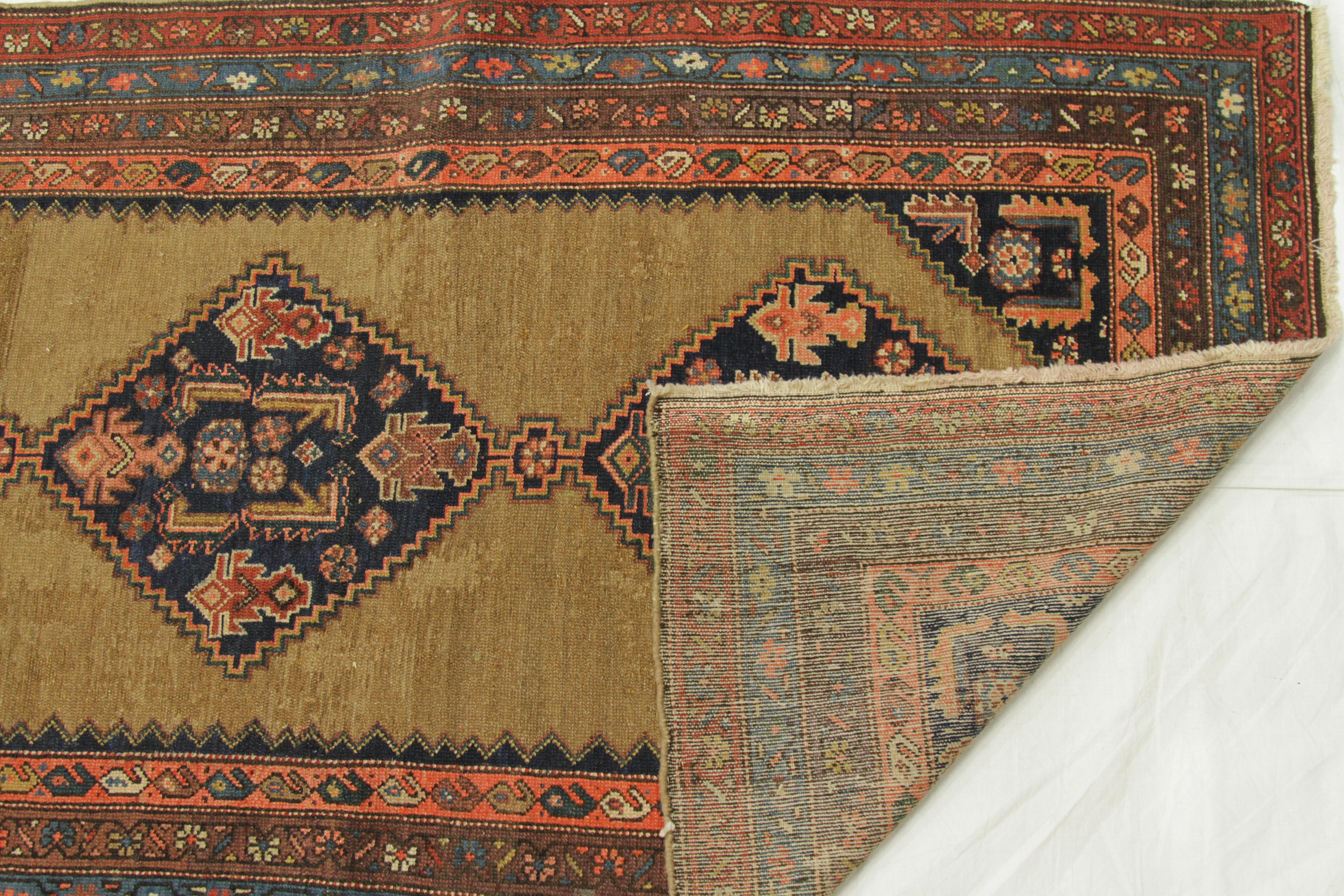 Antique Persian Rug Malayer Design with Fine Geometric Patterns, circa 1920s In Excellent Condition For Sale In Dallas, TX