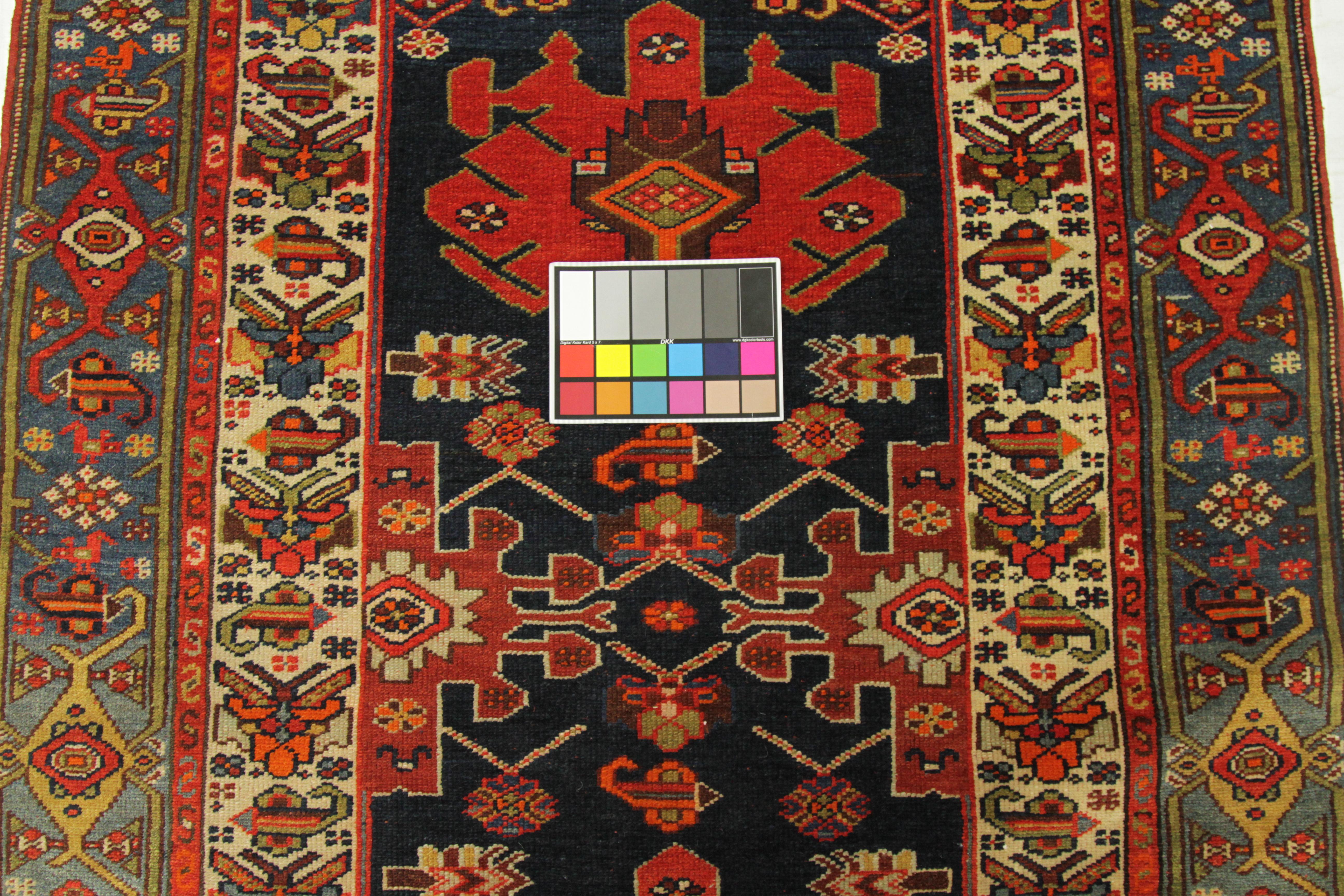 Laine Tapis persan ancien à motif Malayer avec motifs géométriques majestueux, vers les années 1910 en vente