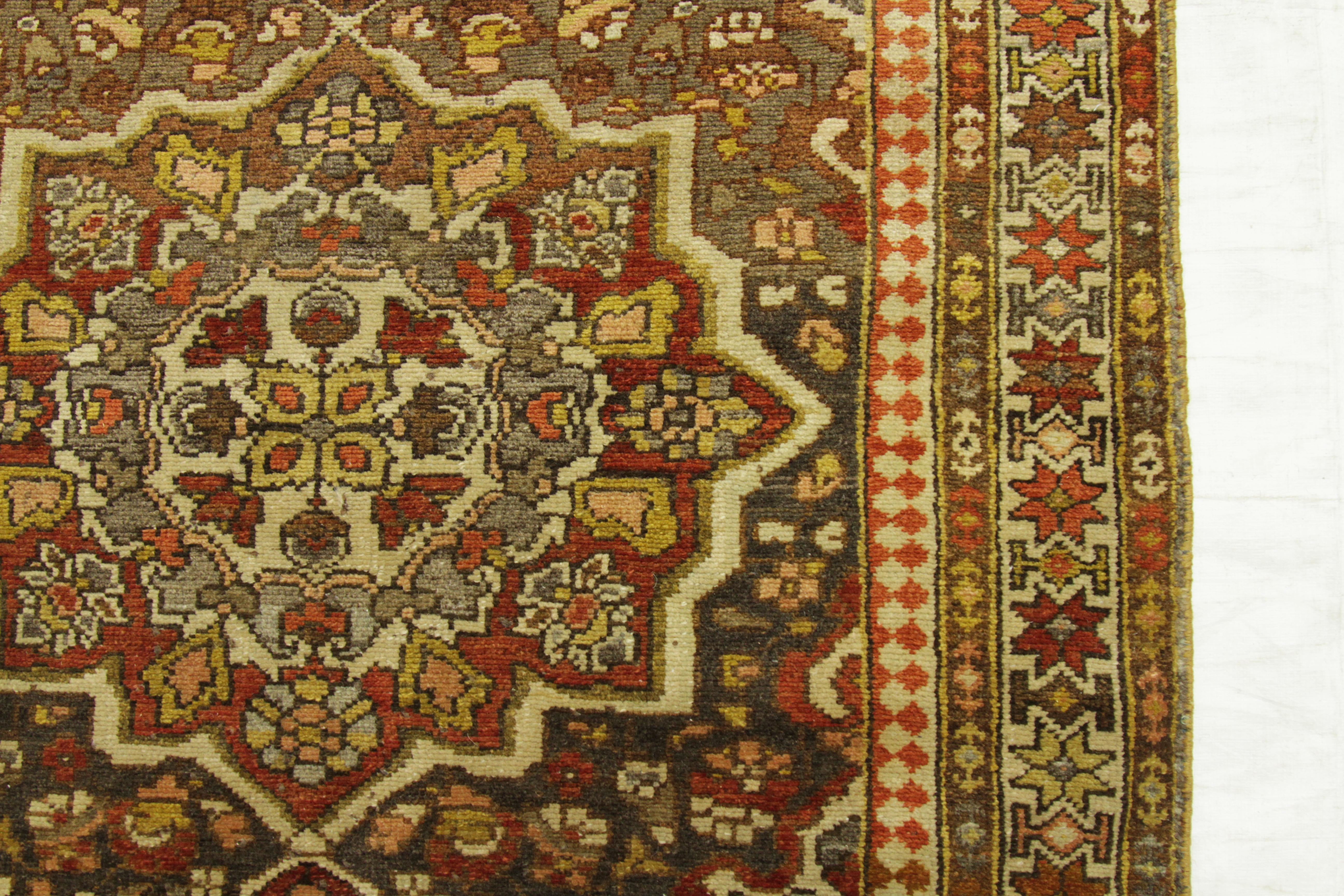 Antique Persian Rug Malayer Design with Mesmerizing Geometric Details circa 1920 For Sale 3