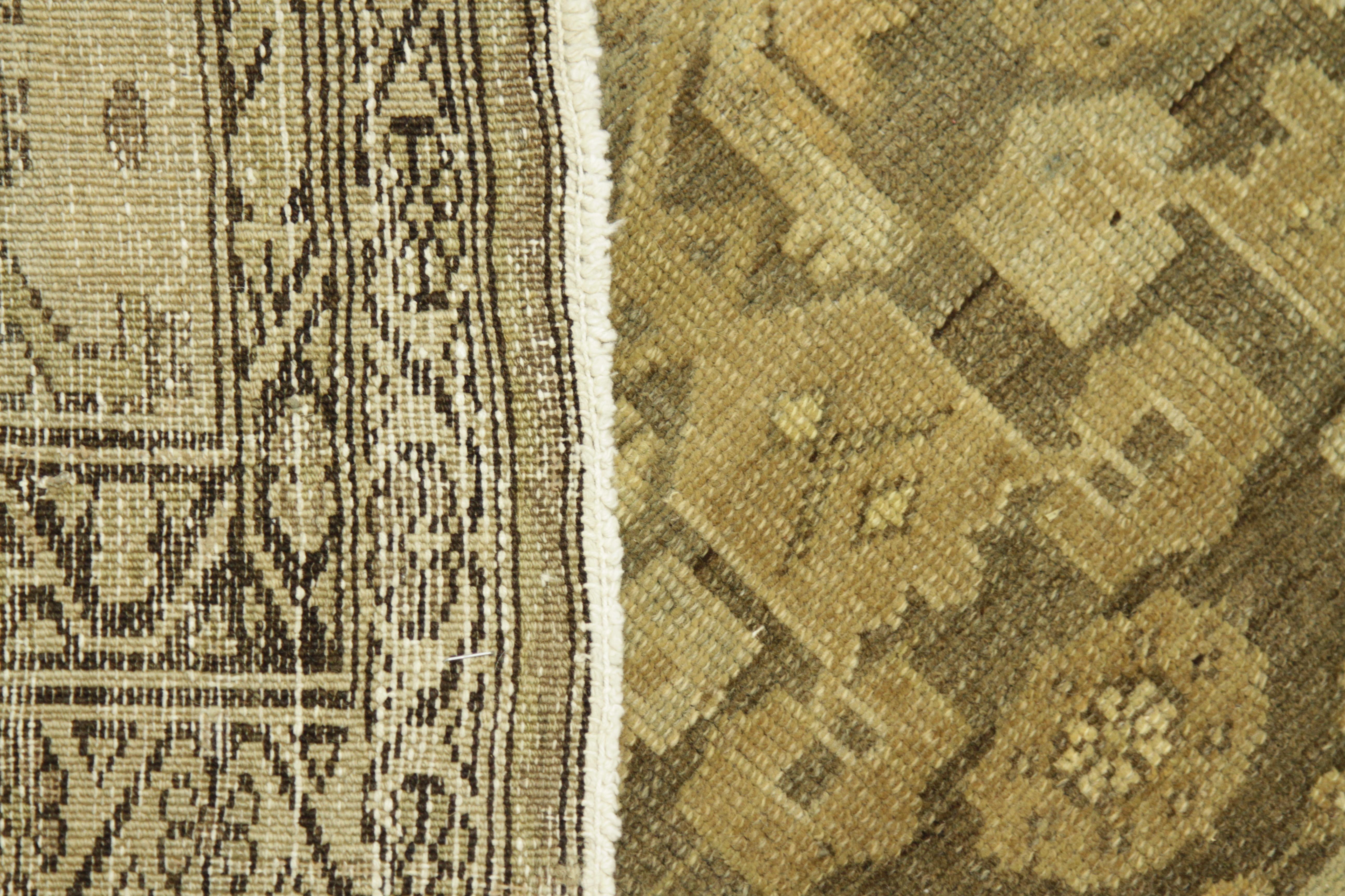 Persischer Teppich im Malayer-Stil mit beigem und braunem Designmuster, um 1930 (Wolle) im Angebot