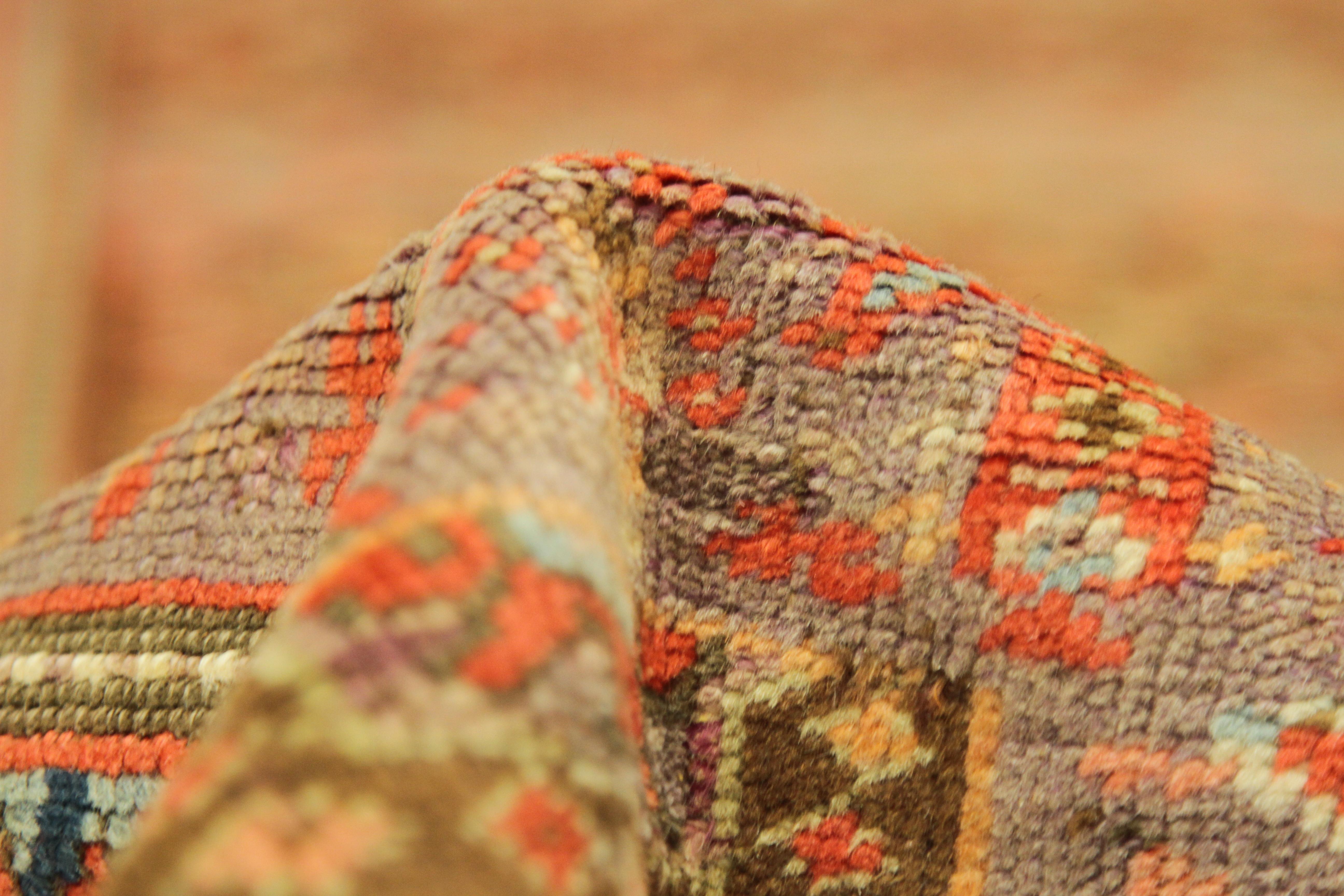 Antique Persian Rug Meshkin Design with Stylish Fading Patterns, circa 1920s In Excellent Condition For Sale In Dallas, TX