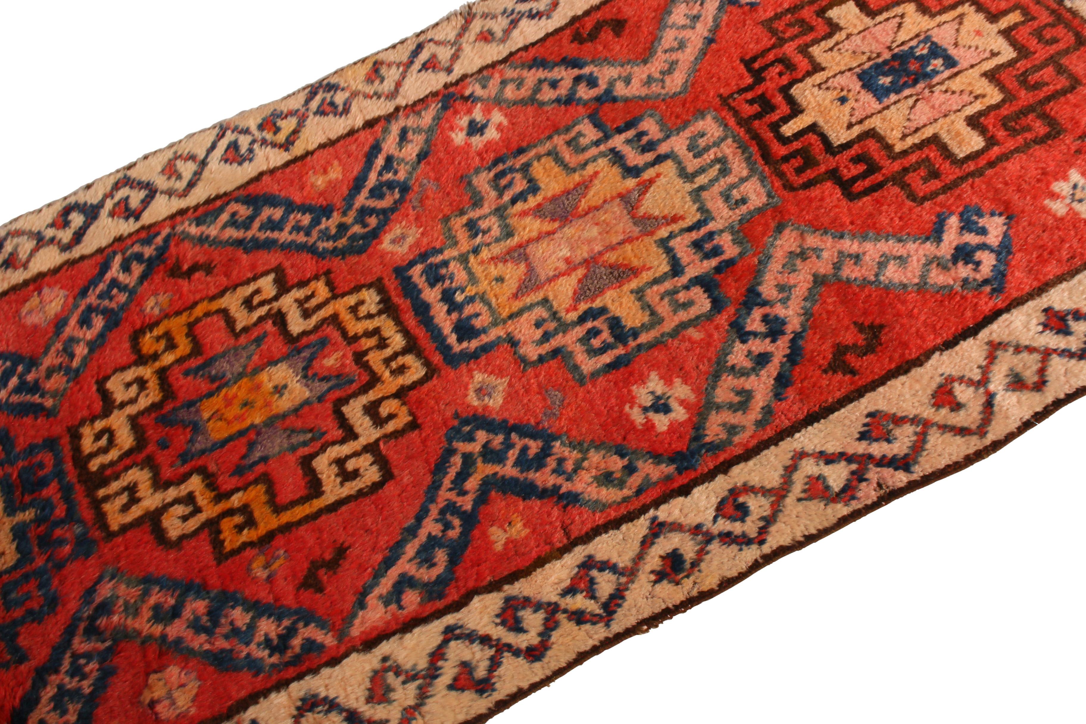 Antiker antiker persischer Teppich mit Gabbeh-Stammesmuster von Teppich & Kelim in Rot, Beige und Braun (Stammeskunst)