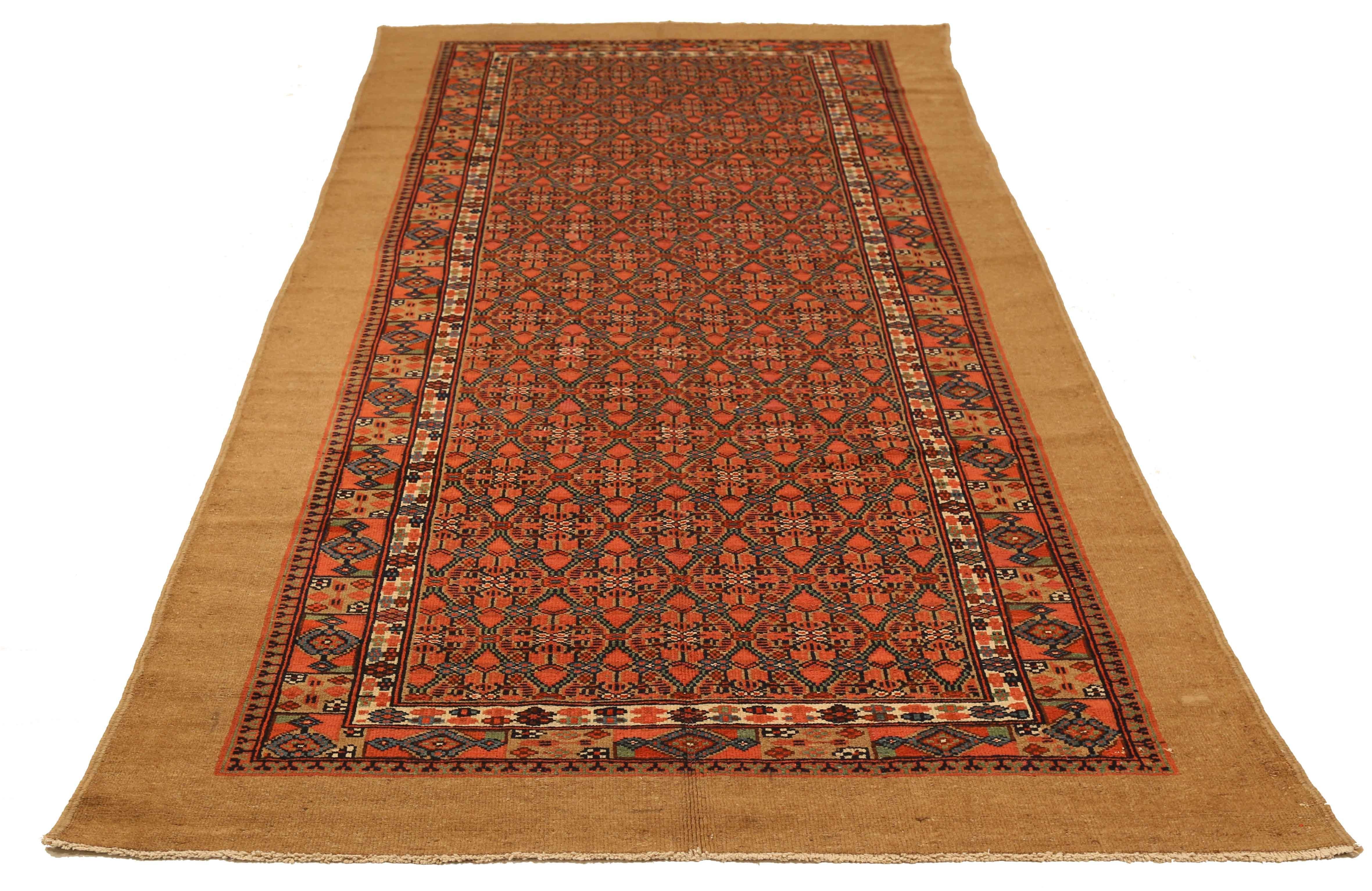 Antique Persian Rug Sarab Design Made of Fine Camel Hair, circa 1920s In Excellent Condition For Sale In Dallas, TX
