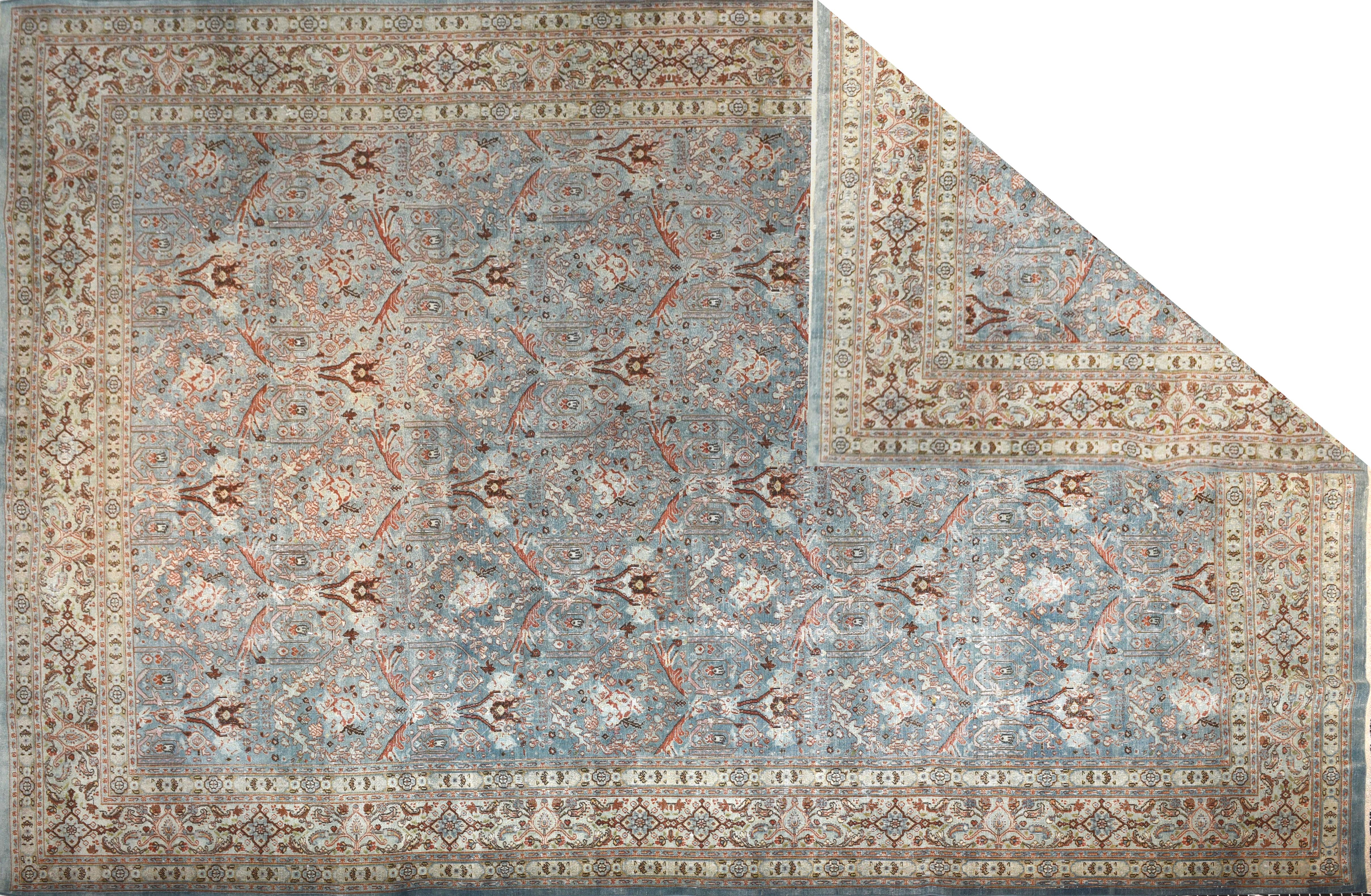 Un tapis de Tabriz fait partie de la catégorie générale des tapis persans de la ville de Tabriz, capitale de la province d'Azarbaijan oriental, située au nord-ouest de l'Iran et totalement peuplée d'Azerbaïdjanais. C'est l'un des plus anciens