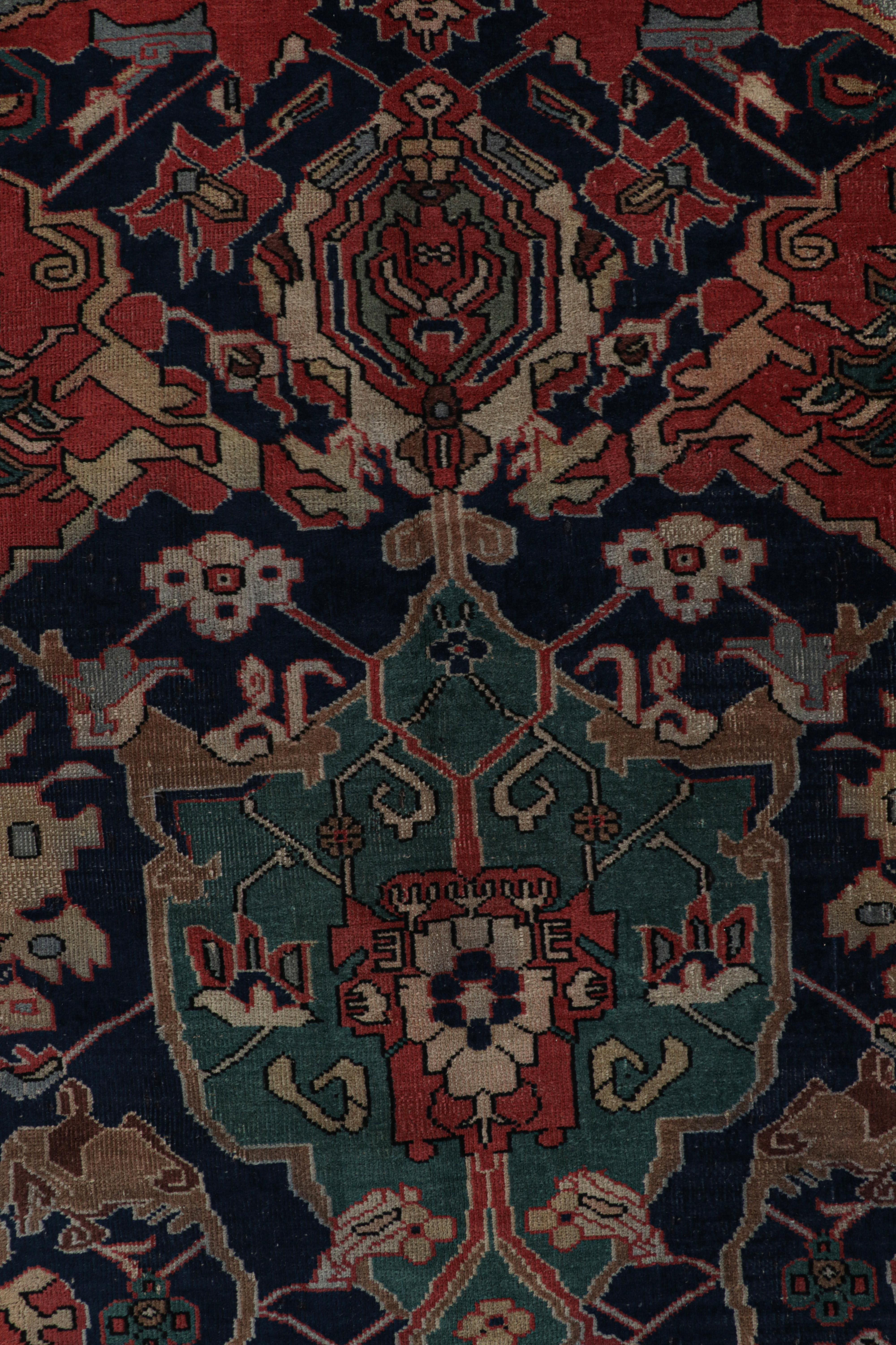 Persiano Tappeto persiano antico con medaglioni e motivi floreali geometrici, da Rug & Kilim in vendita