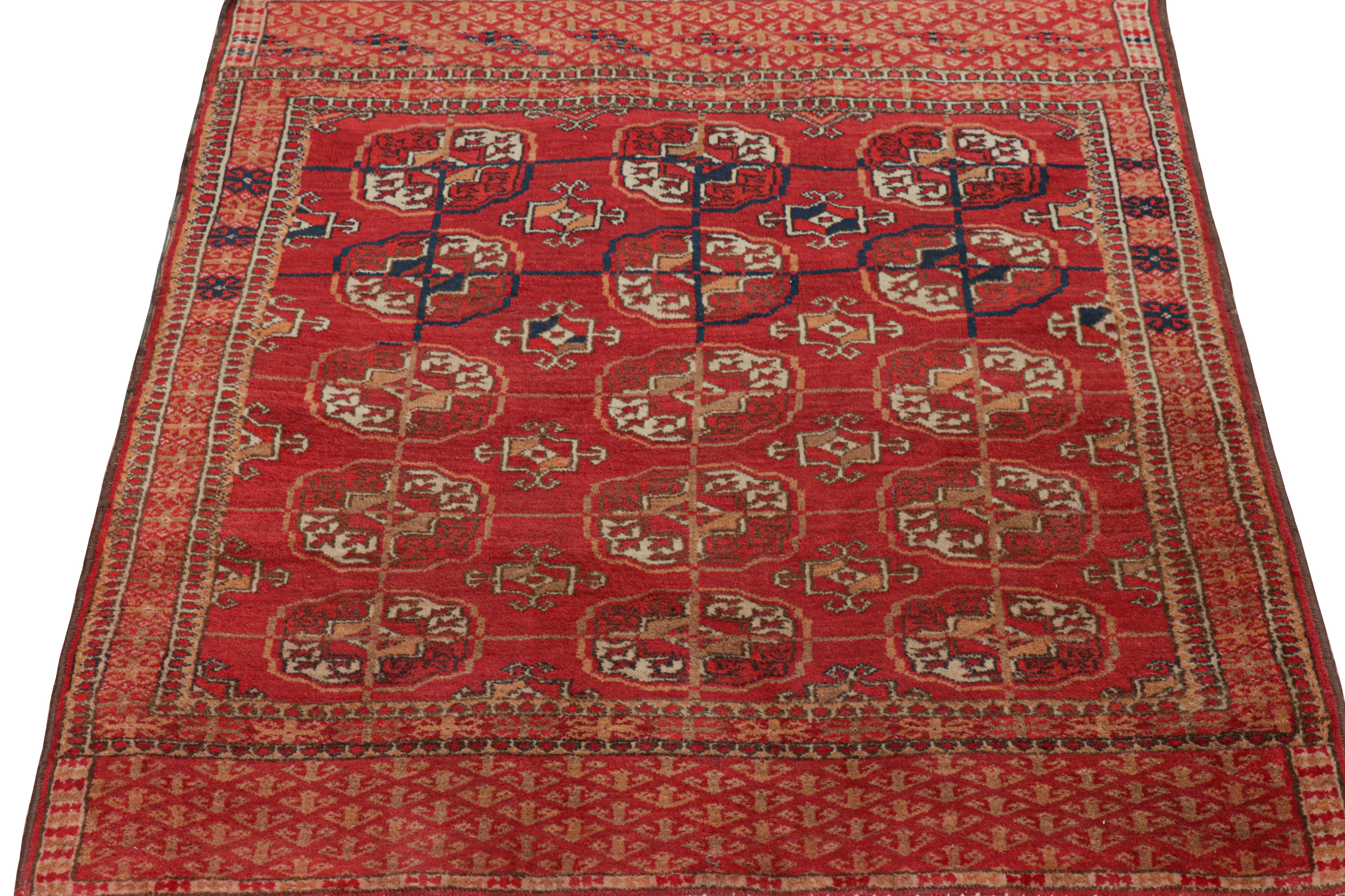 Antiker Perserteppich mit polychromen Blumenmustern, von Rug & Kilim (Persisch) im Angebot