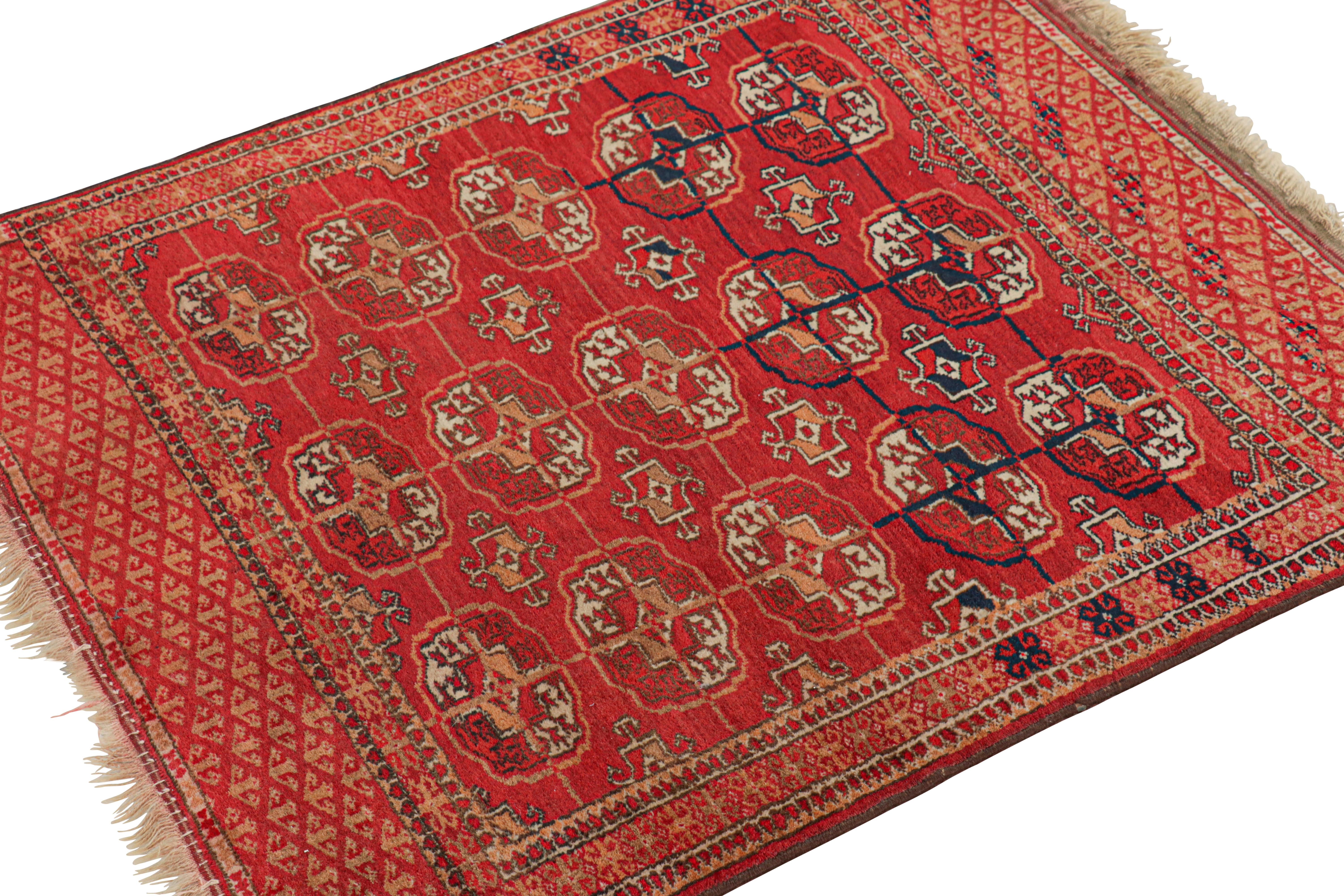 Antiker Perserteppich mit polychromen Blumenmustern, von Rug & Kilim (Handgeknüpft) im Angebot