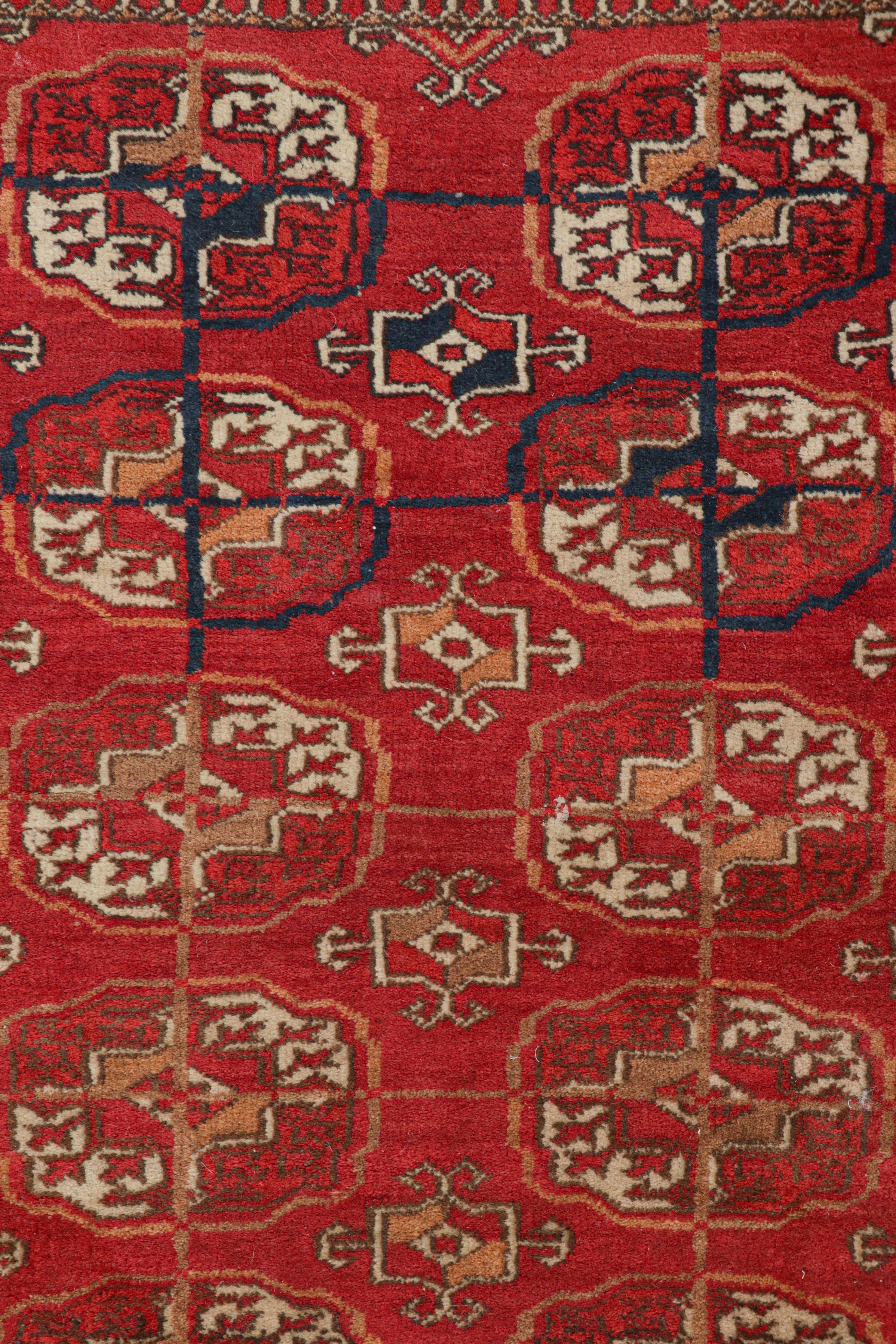 Antiker Perserteppich mit polychromen Blumenmustern, von Rug & Kilim im Zustand „Gut“ im Angebot in Long Island City, NY