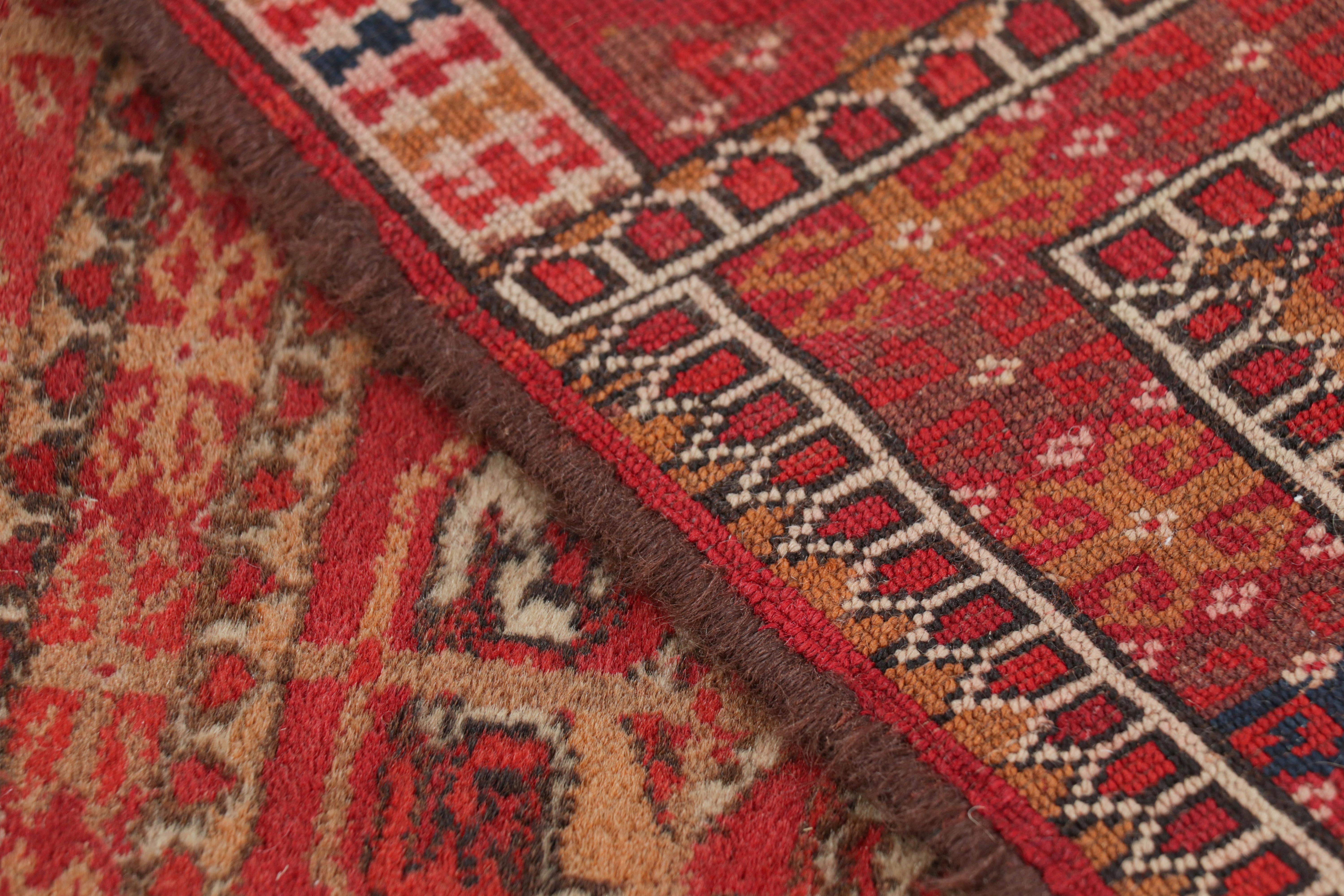 Antiker Perserteppich mit polychromen Blumenmustern, von Rug & Kilim (Frühes 20. Jahrhundert) im Angebot