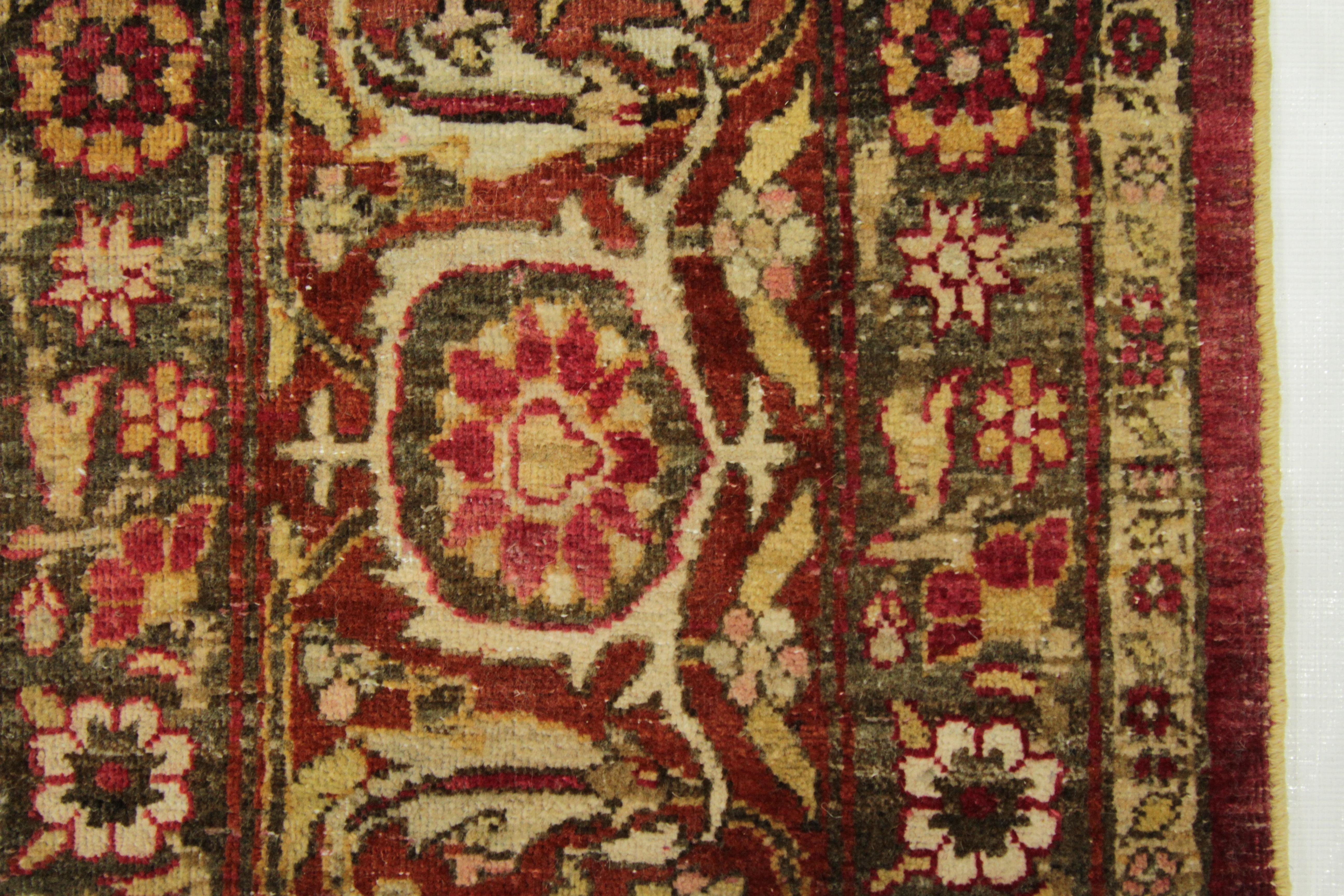  Antique Persian Rug Yazd Design with Red and Pink Medallion Field, circa 1910s For Sale 5