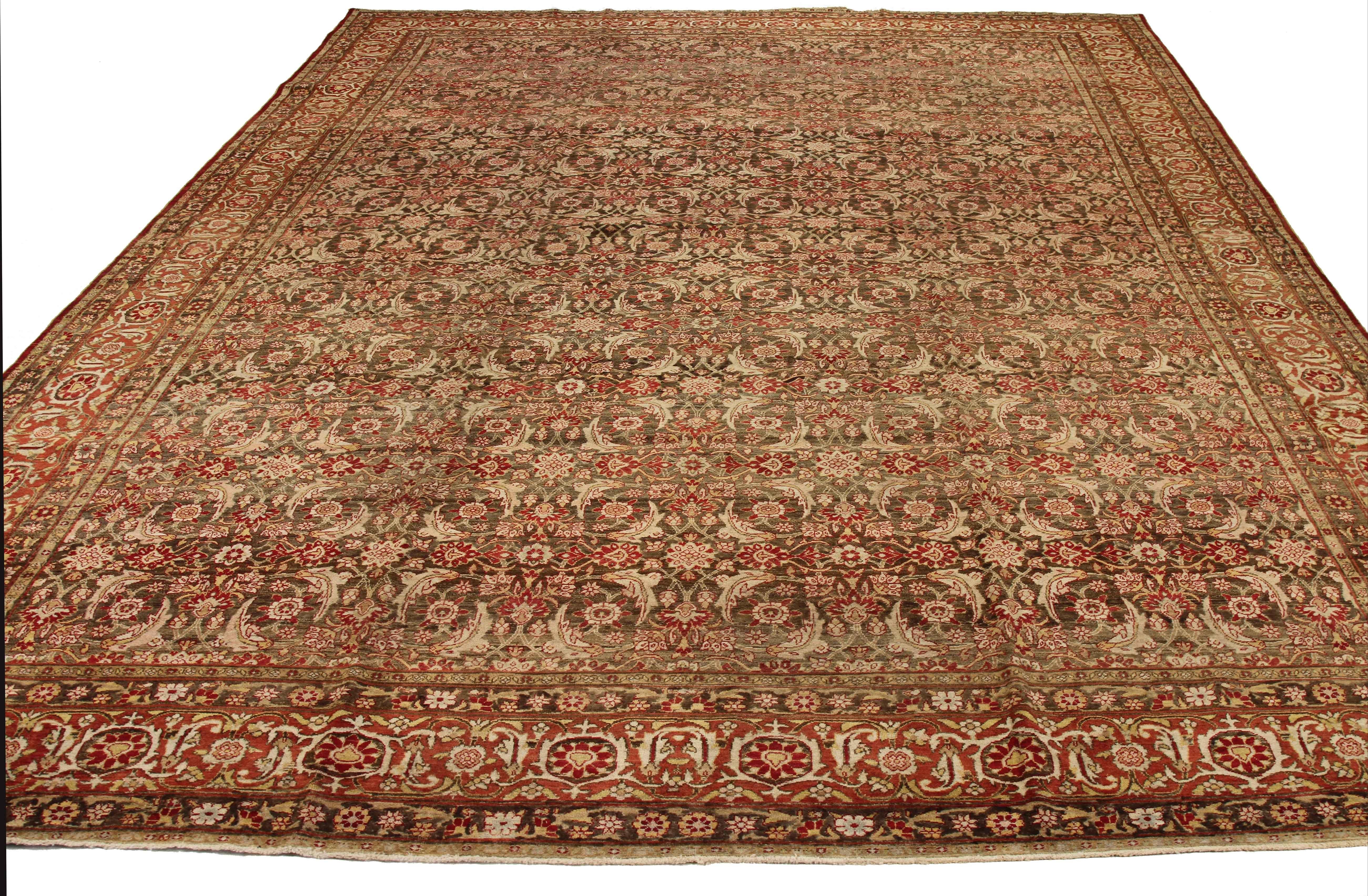  Antique Persian Rug Yazd Design with Red and Pink Medallion Field, circa 1910s In Excellent Condition For Sale In Dallas, TX