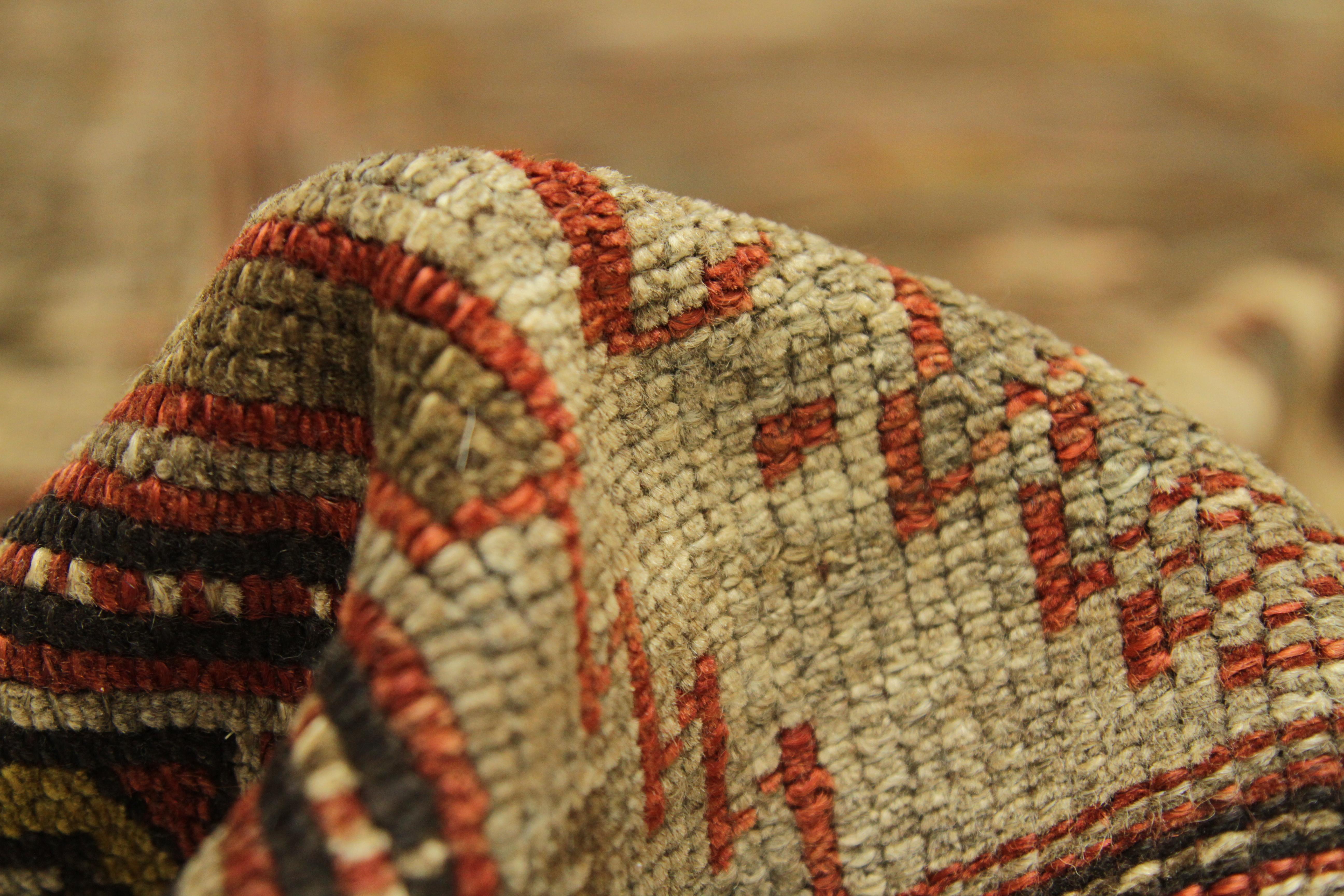 Antique Persian Rug Zanjan Design with Striking Tribal Patterns, circa 1950s In Excellent Condition For Sale In Dallas, TX