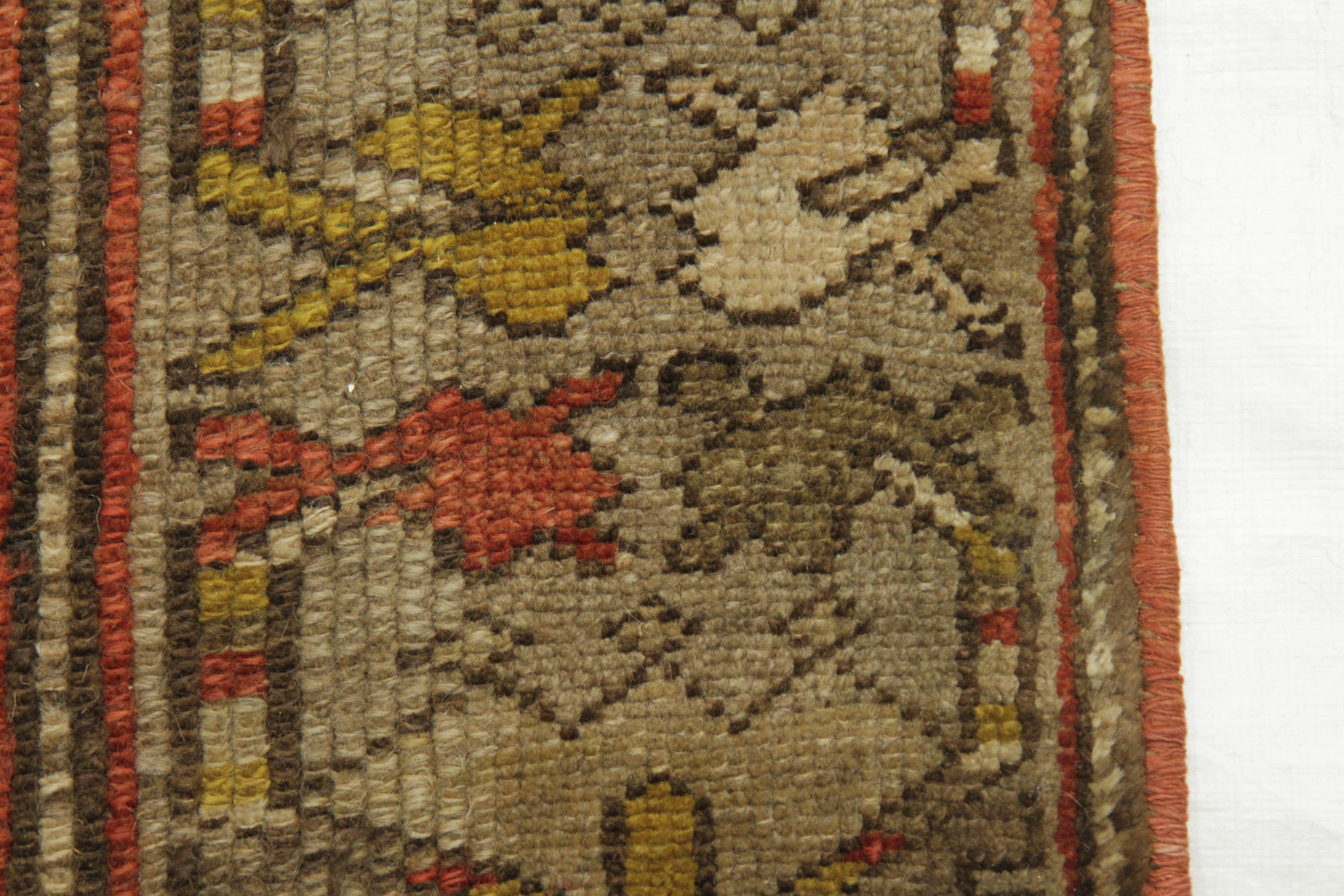 Tapis persan ancien à motif Zanjan et motifs tribaux saisissants, vers les années 1950 en vente 2