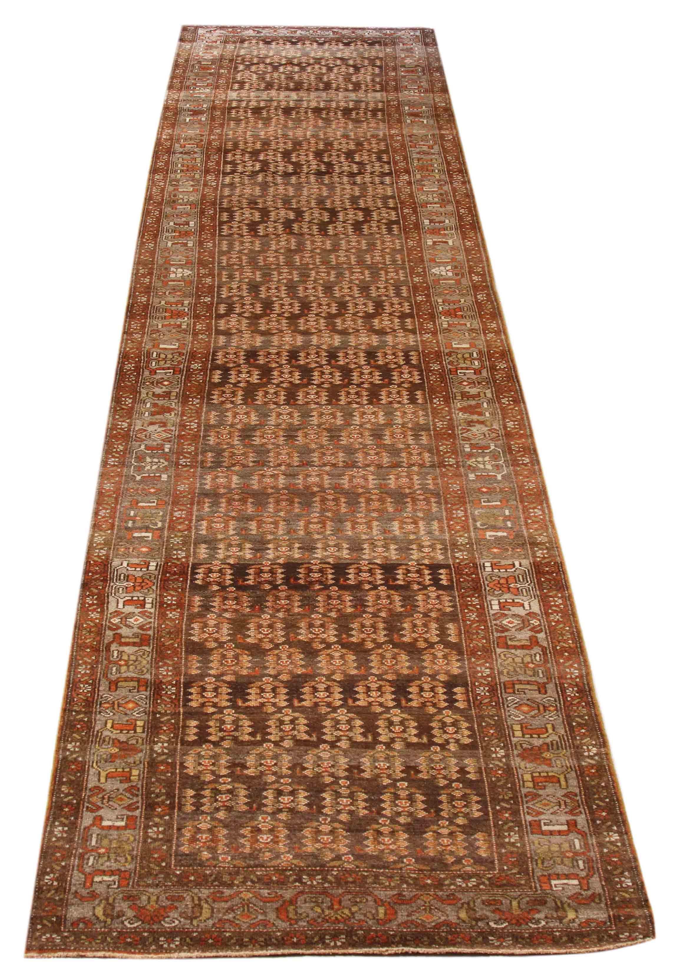 Antiker persischer Teppich im Zanjan-Stil mit weißen und braunen traditionellen Details, um 1940er Jahre (Handgeknüpft) im Angebot