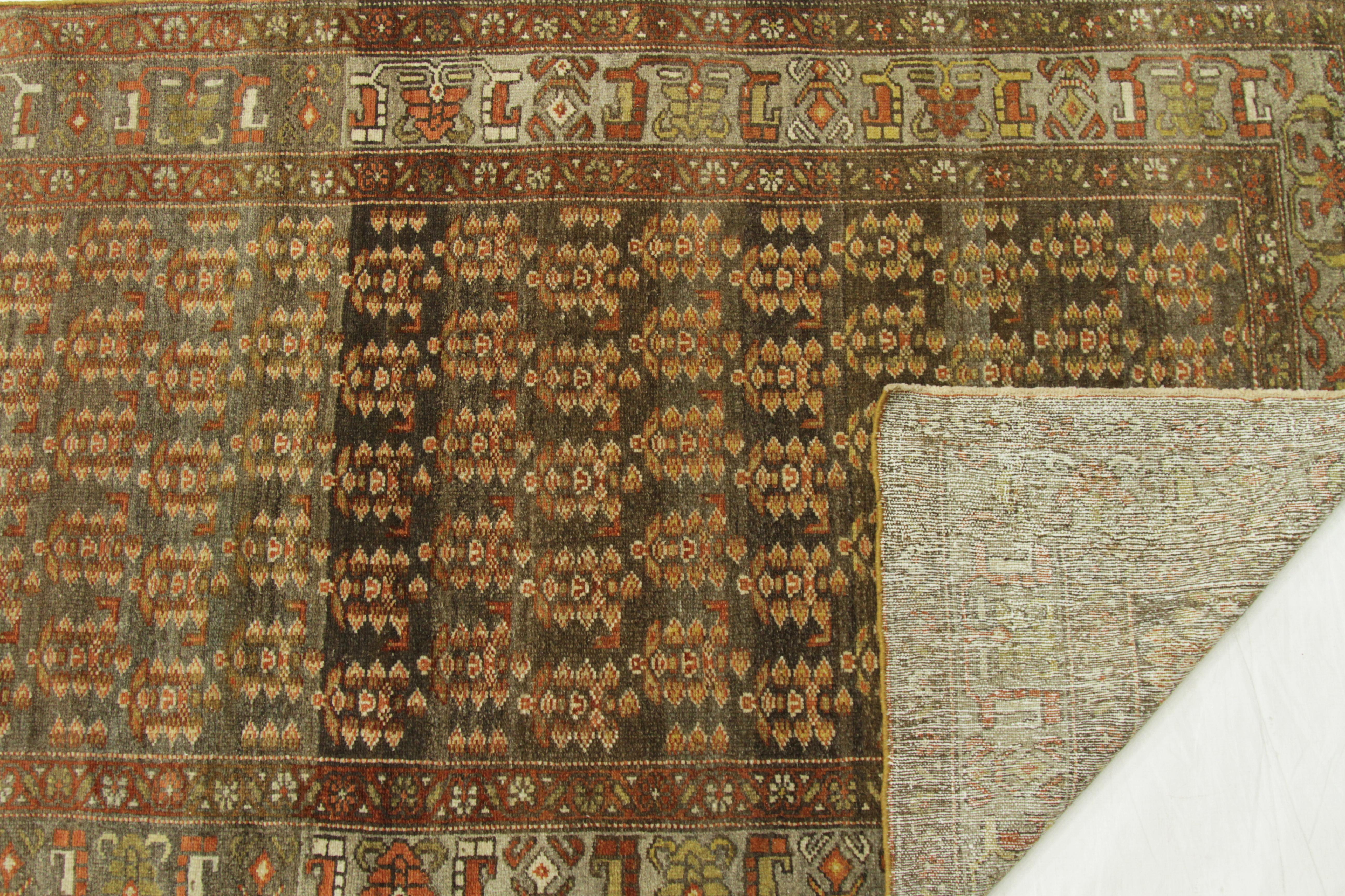 Antiker persischer Teppich im Zanjan-Stil mit weißen und braunen traditionellen Details, um 1940er Jahre (Mitte des 20. Jahrhunderts) im Angebot