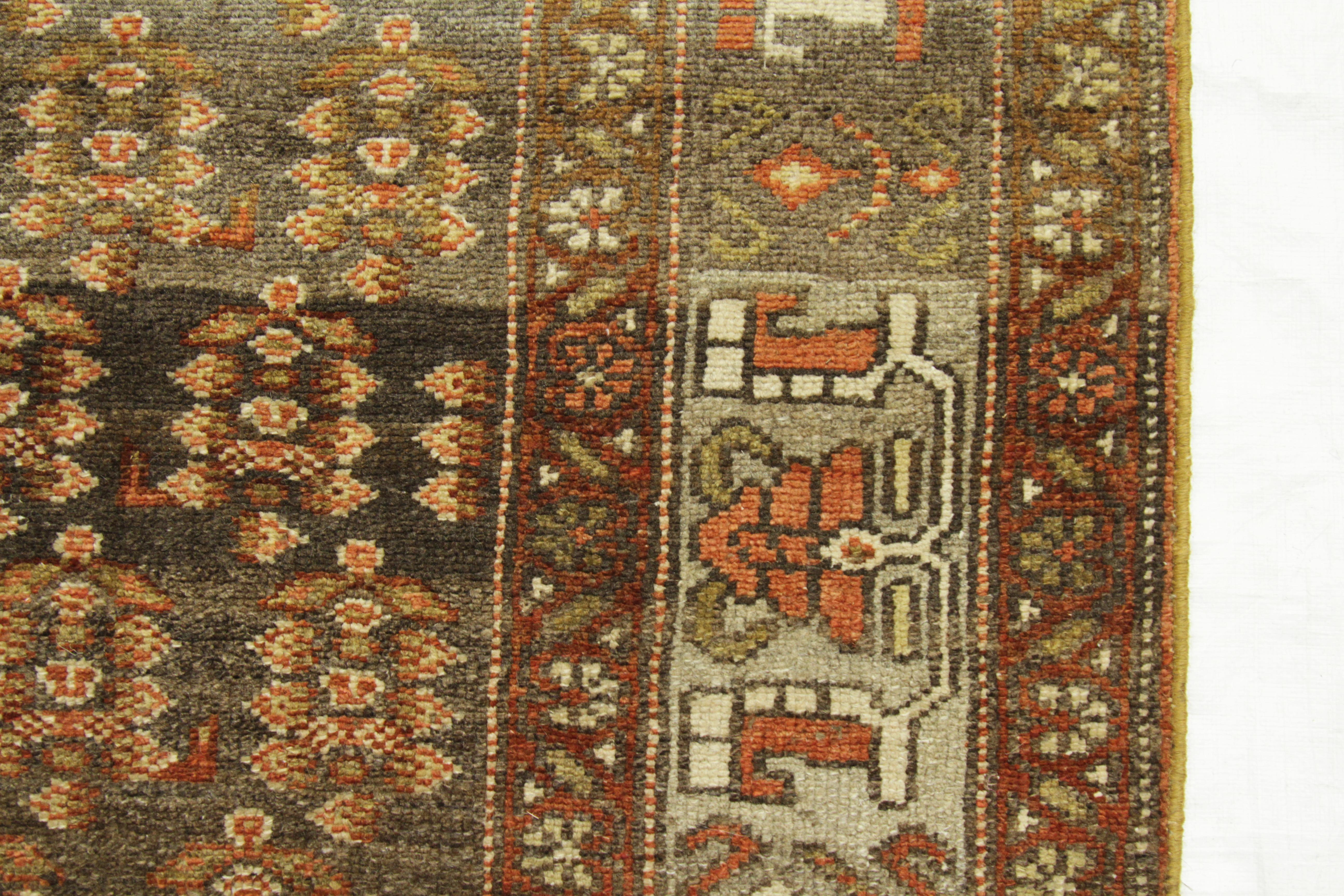 Antiker persischer Teppich im Zanjan-Stil mit weißen und braunen traditionellen Details, um 1940er Jahre im Angebot 2