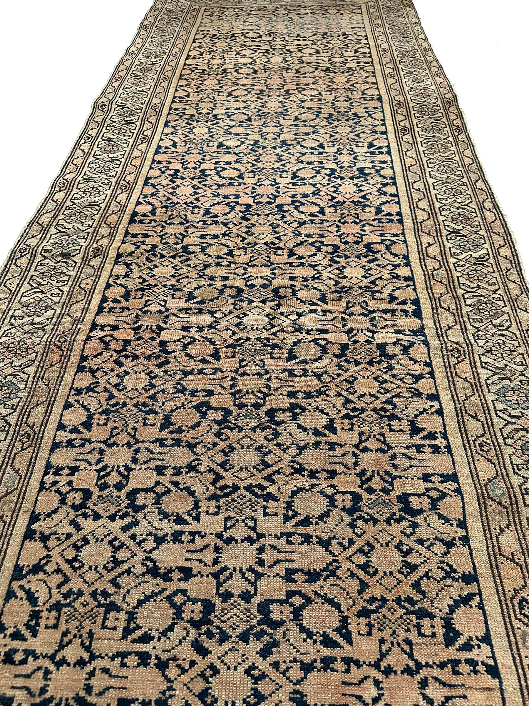 Antiker persischer Läufer Antiker persischer Malayer Läufer 1890 4x10ft (Persisch) im Angebot