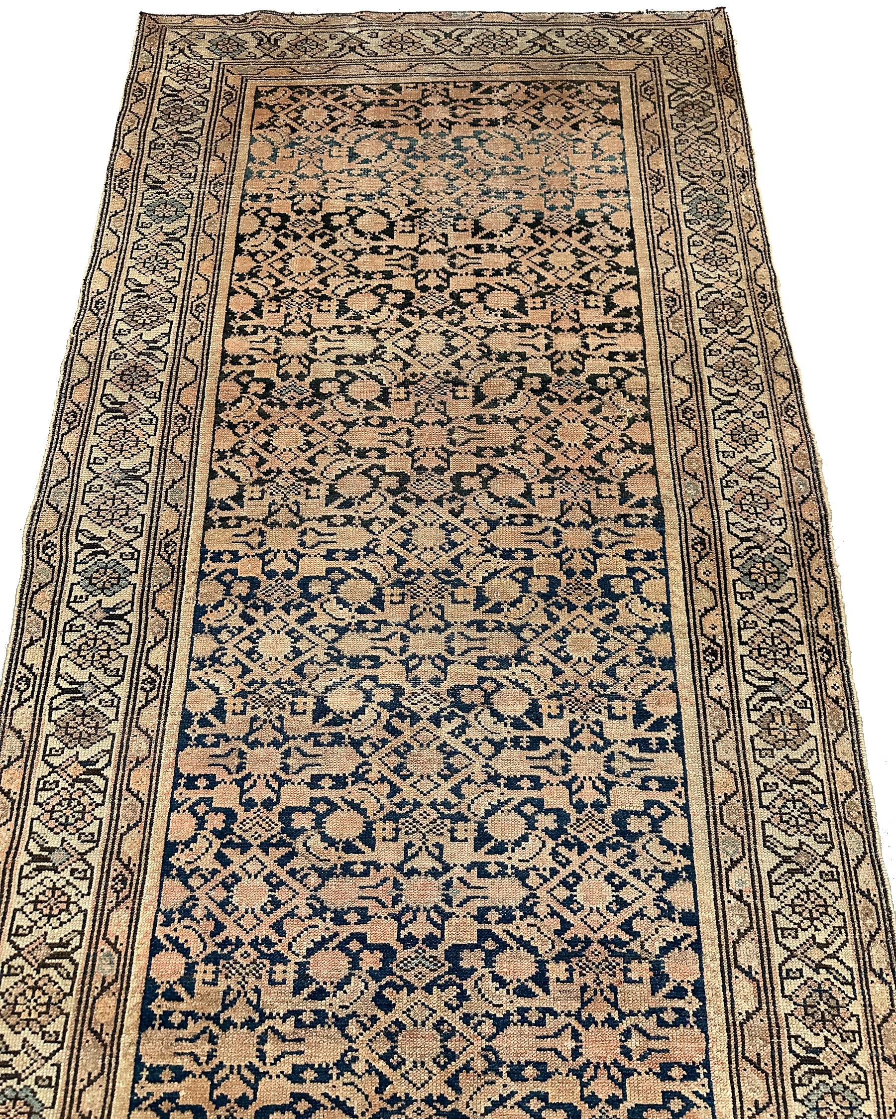 Antiker persischer Läufer Antiker persischer Malayer Läufer 1890 4x10ft  (Wolle) im Angebot