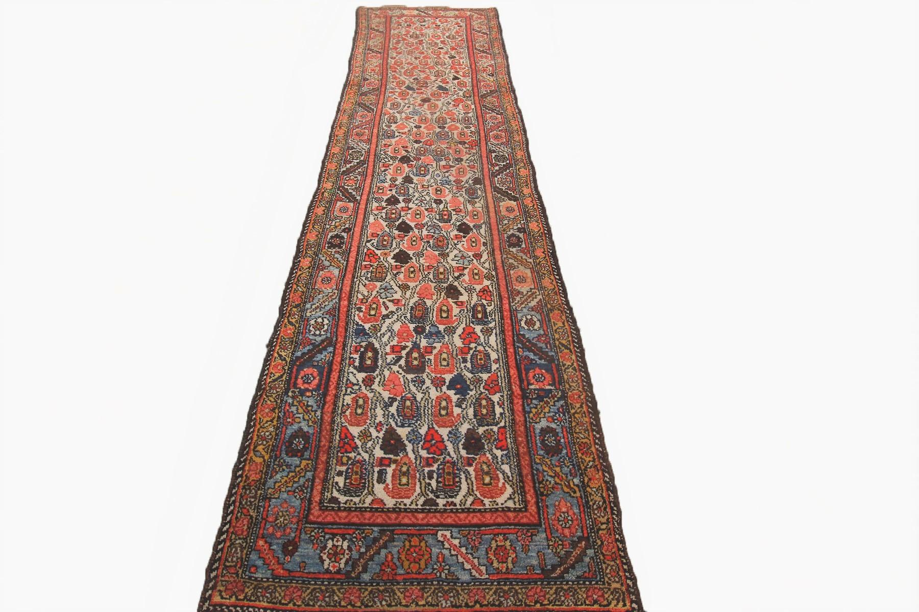 Antique Persian Runner Antique Persian Senneh Persian Rug Handmade Runner In Excellent Condition For Sale In New York, NY