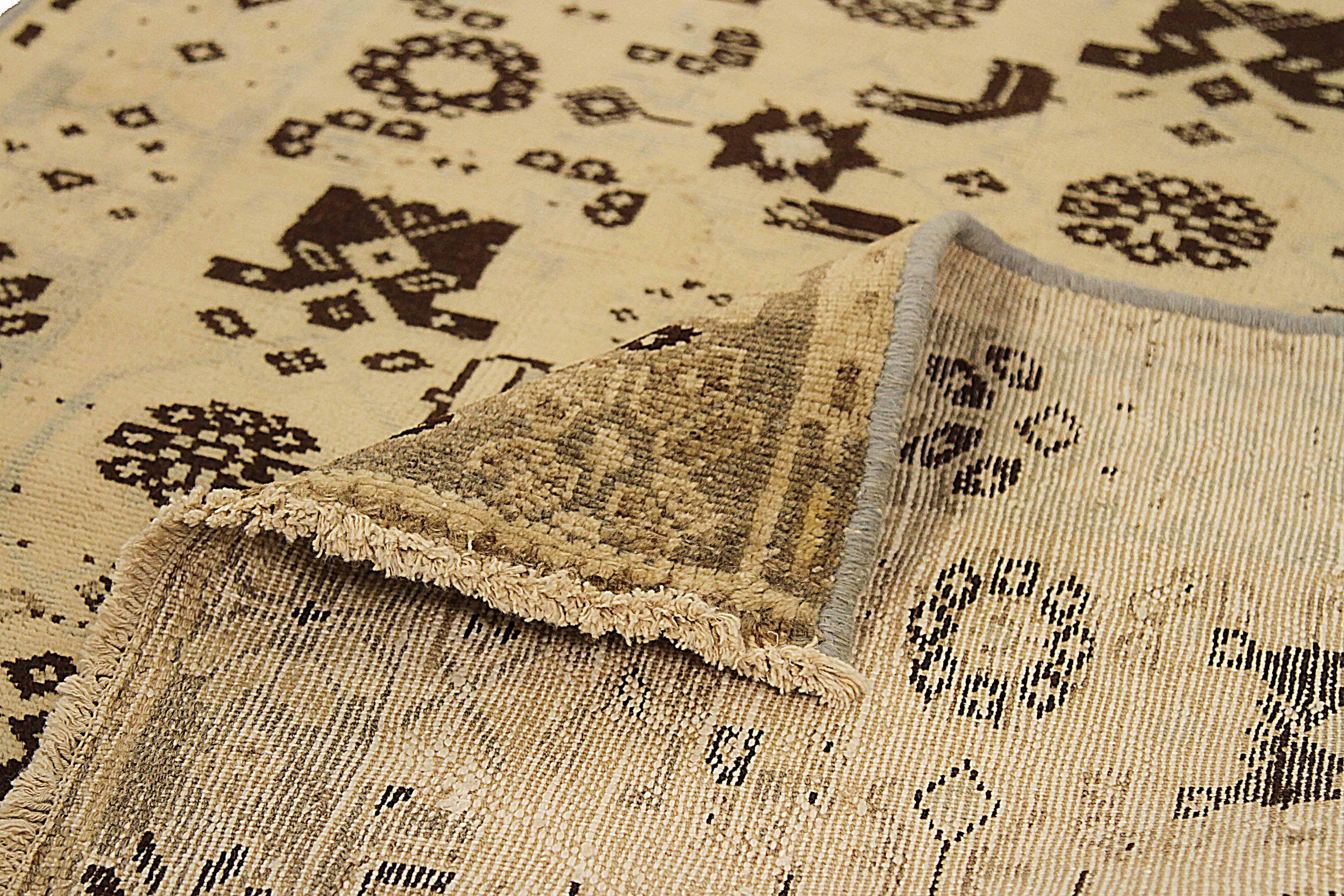 Antiker persischer Läufer Teppich im Azarbaijan-Design (Persisch) im Angebot