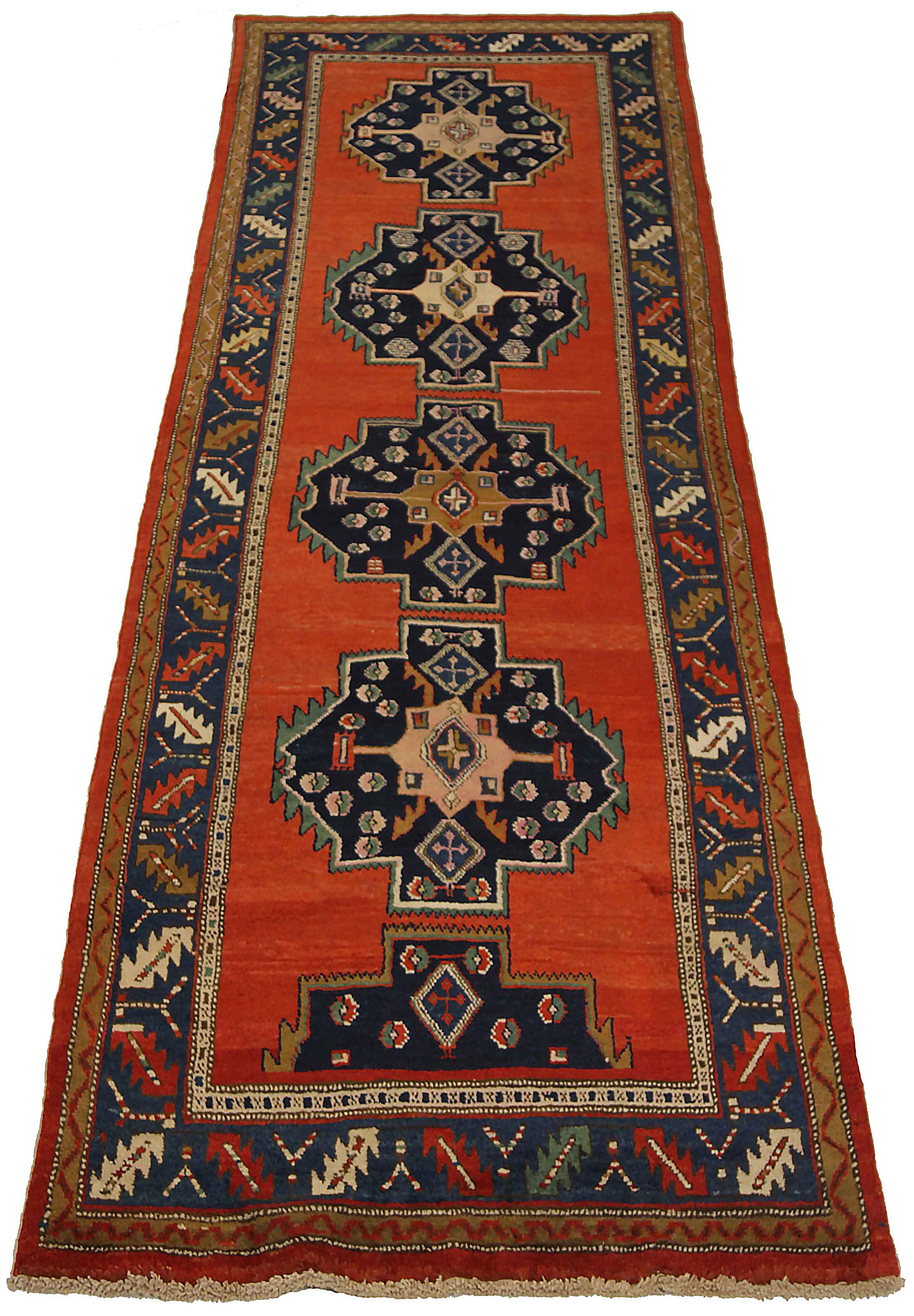 Antiker persischer Läufer, handgewebt aus feinster Schafswolle. Es ist mit natürlichen pflanzlichen Farbstoffen gefärbt, die für Menschen und Haustiere sicher sind. Es handelt sich um ein traditionelles Design aus Azarbaijan, das von erfahrenen