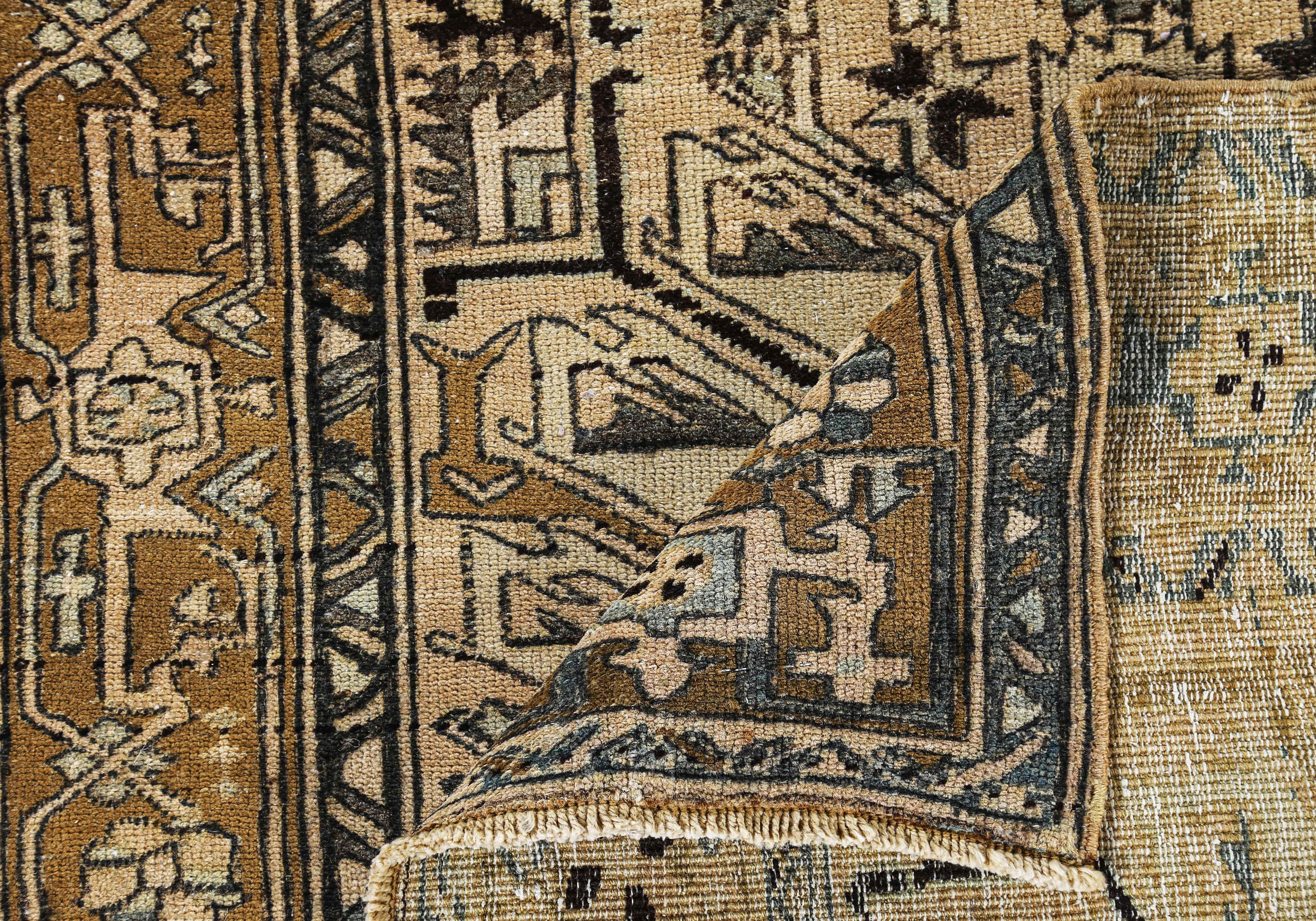 20ième siècle Tapis de couloir persan ancien design azerbaïdjan en vente