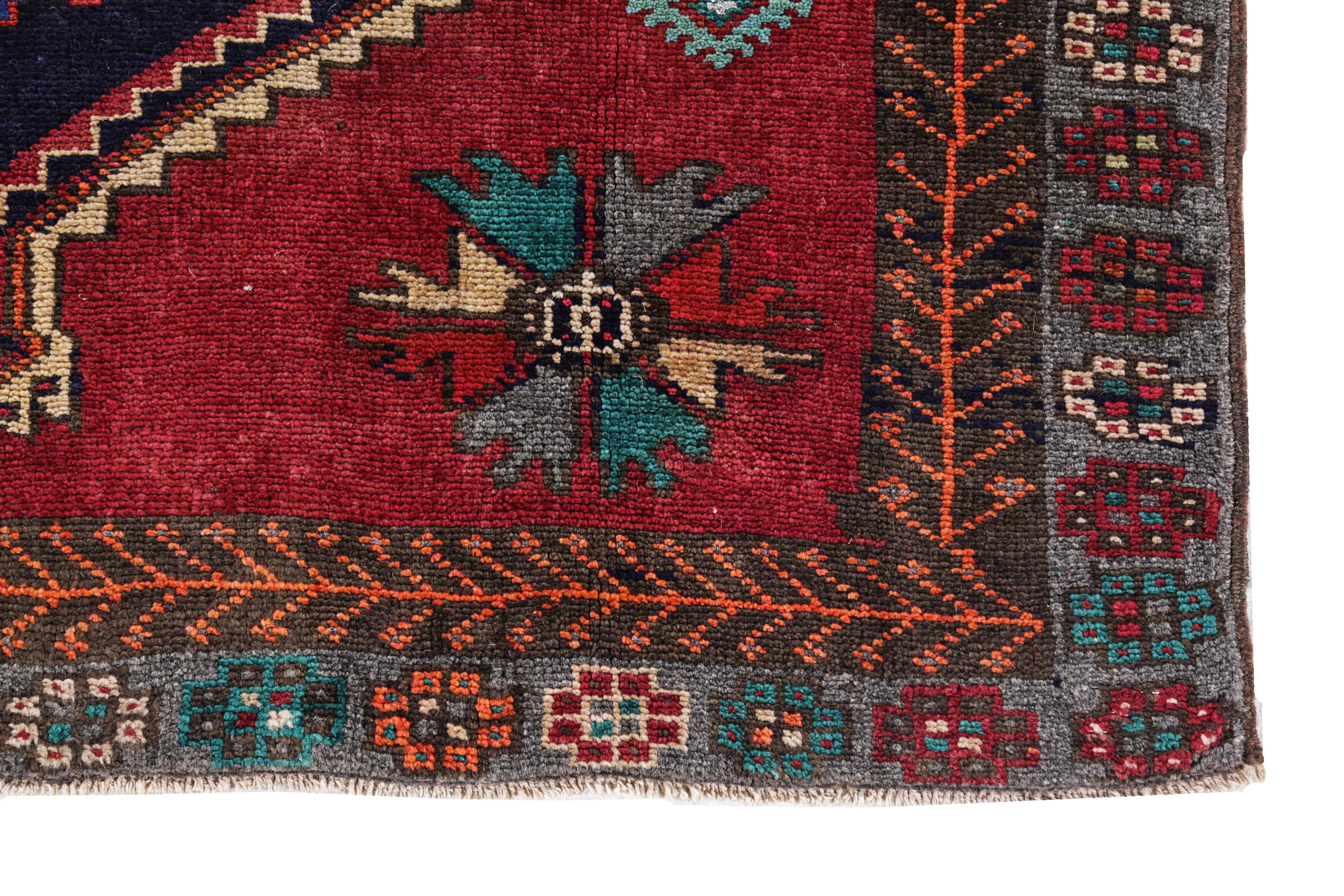 Antiker persischer Läufer mit Azerbaijan-Design aus Persien (Handgewebt) im Angebot