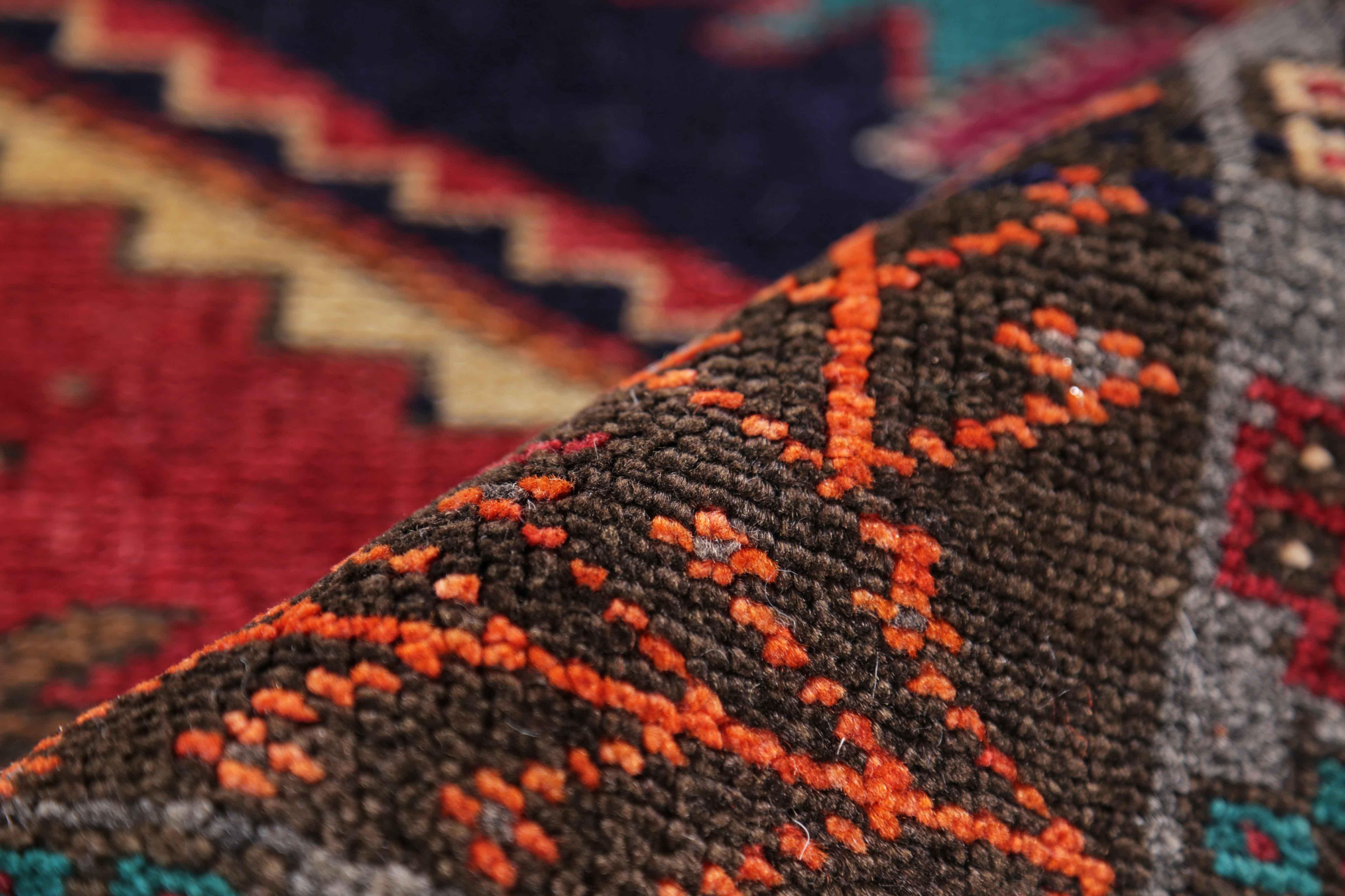 Antiker persischer Läufer mit Azerbaijan-Design aus Persien im Zustand „Hervorragend“ im Angebot in Dallas, TX