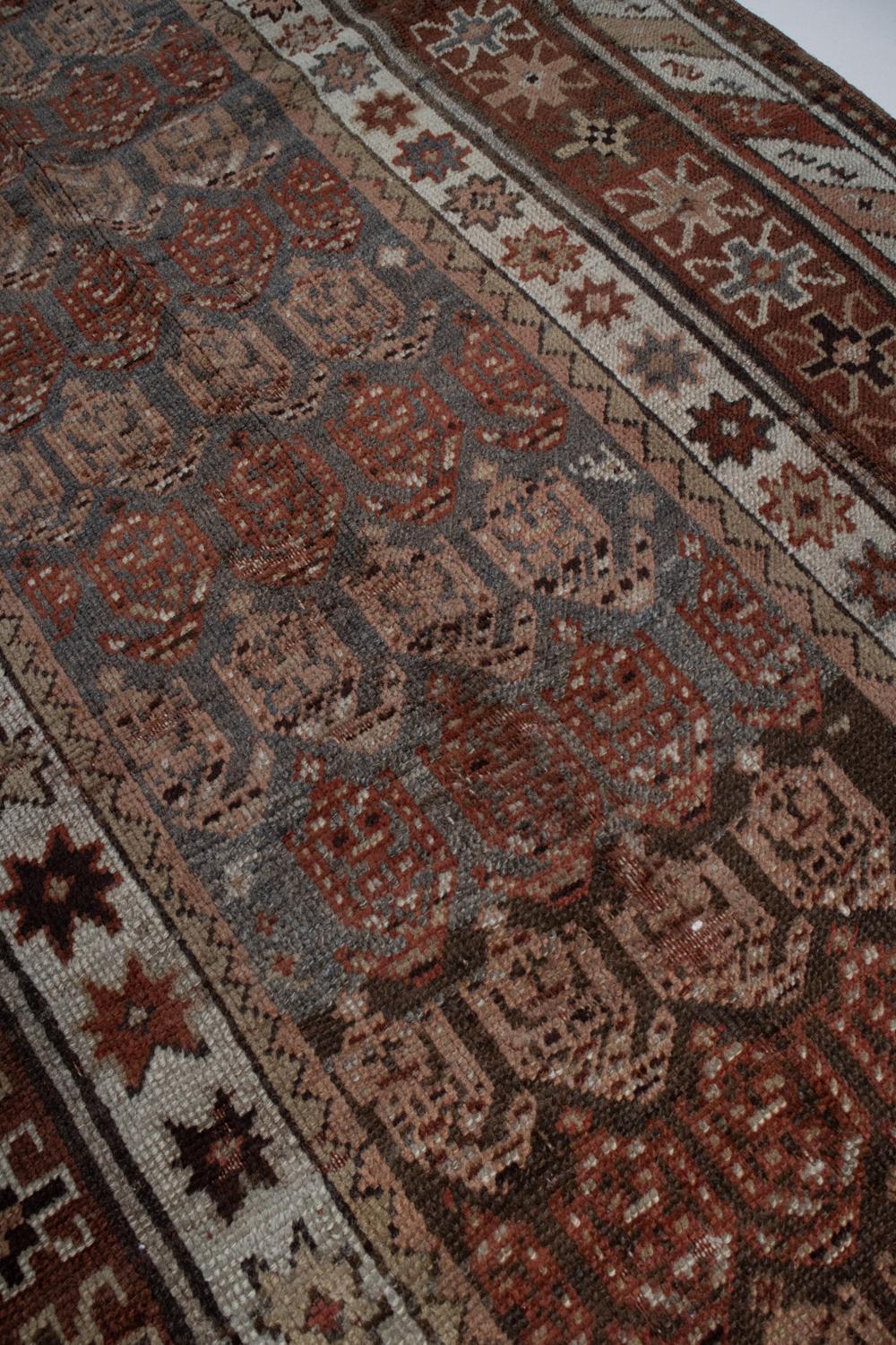 Tissé à la main Tapis de couloir persan ancien en vente