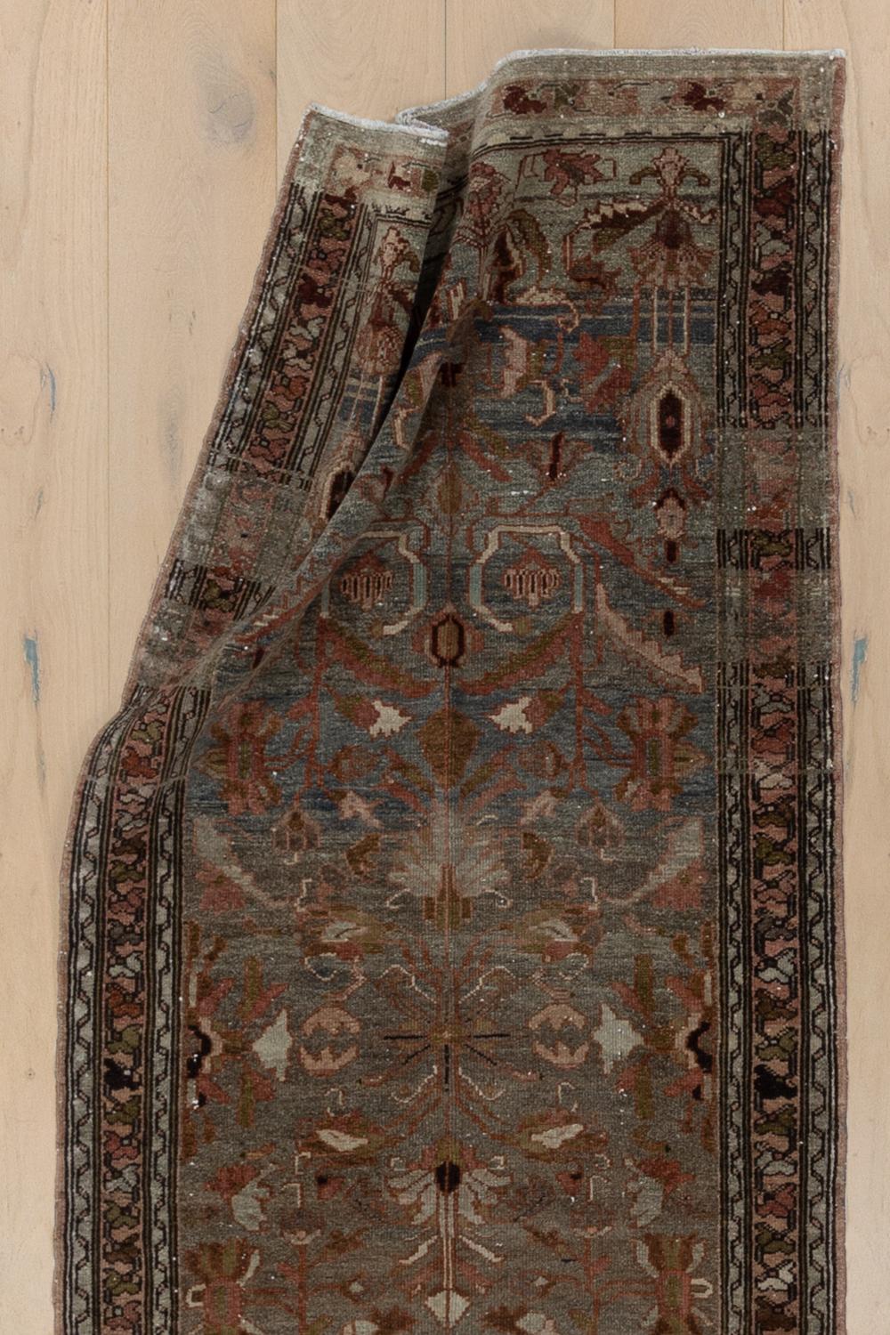 Tapis de course persan ancien Bon état - En vente à West Palm Beach, FL