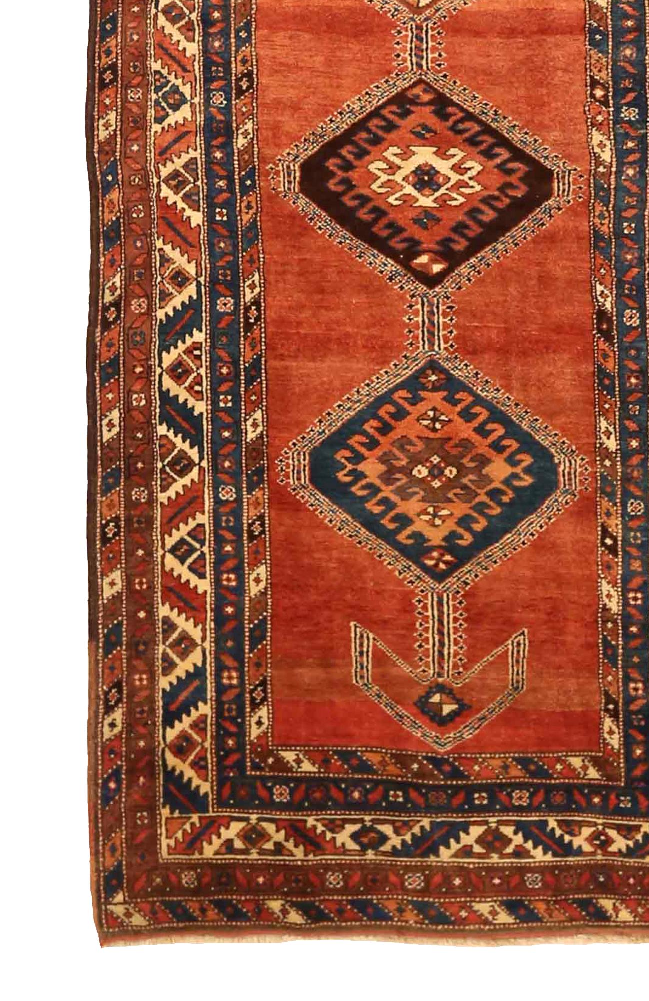 Antiker persischer Läufer im Heriz-Design (Heriz Serapi) im Angebot