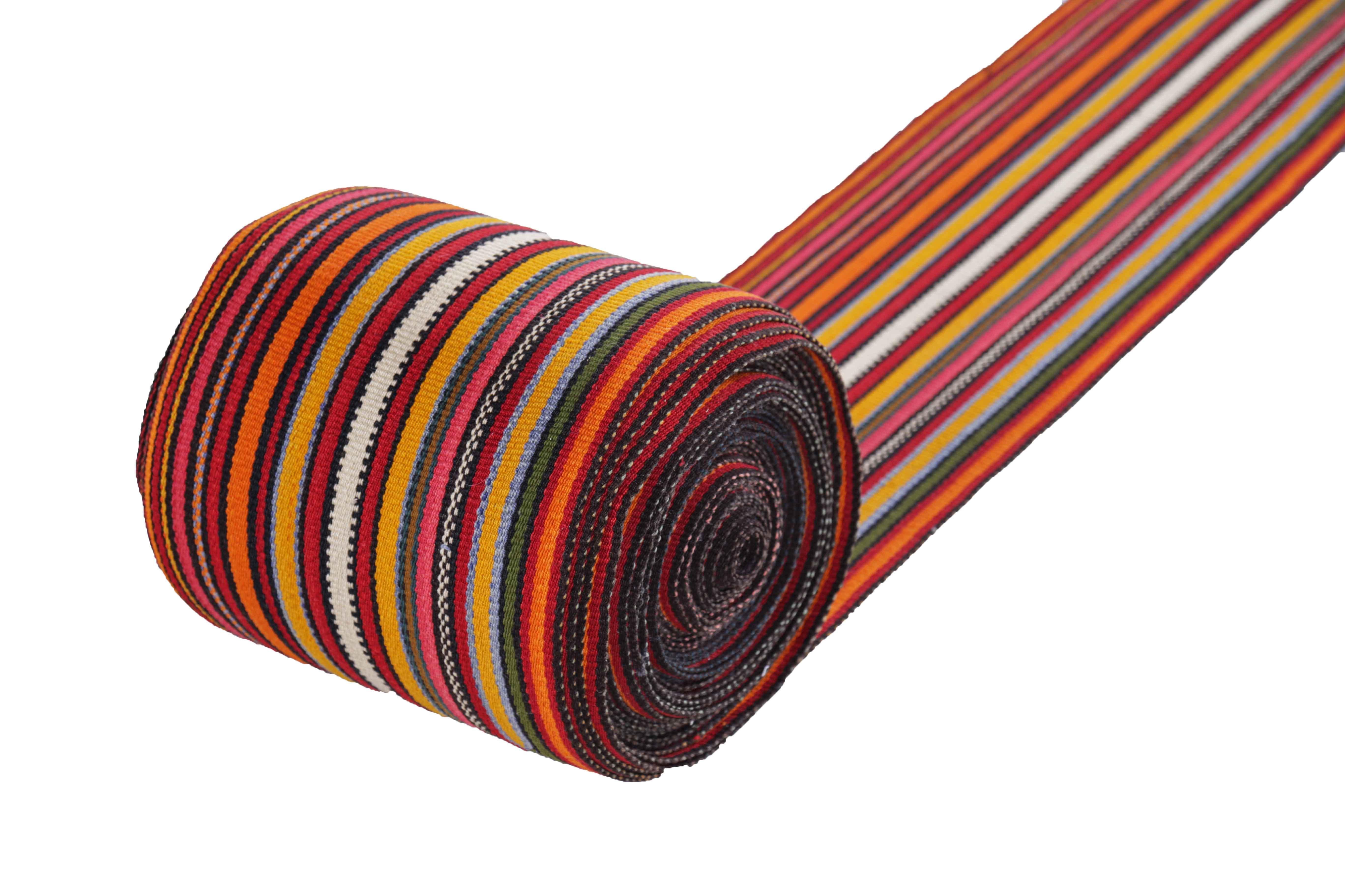 Perse Tapis de couloir persan ancien à motif Kilim en vente