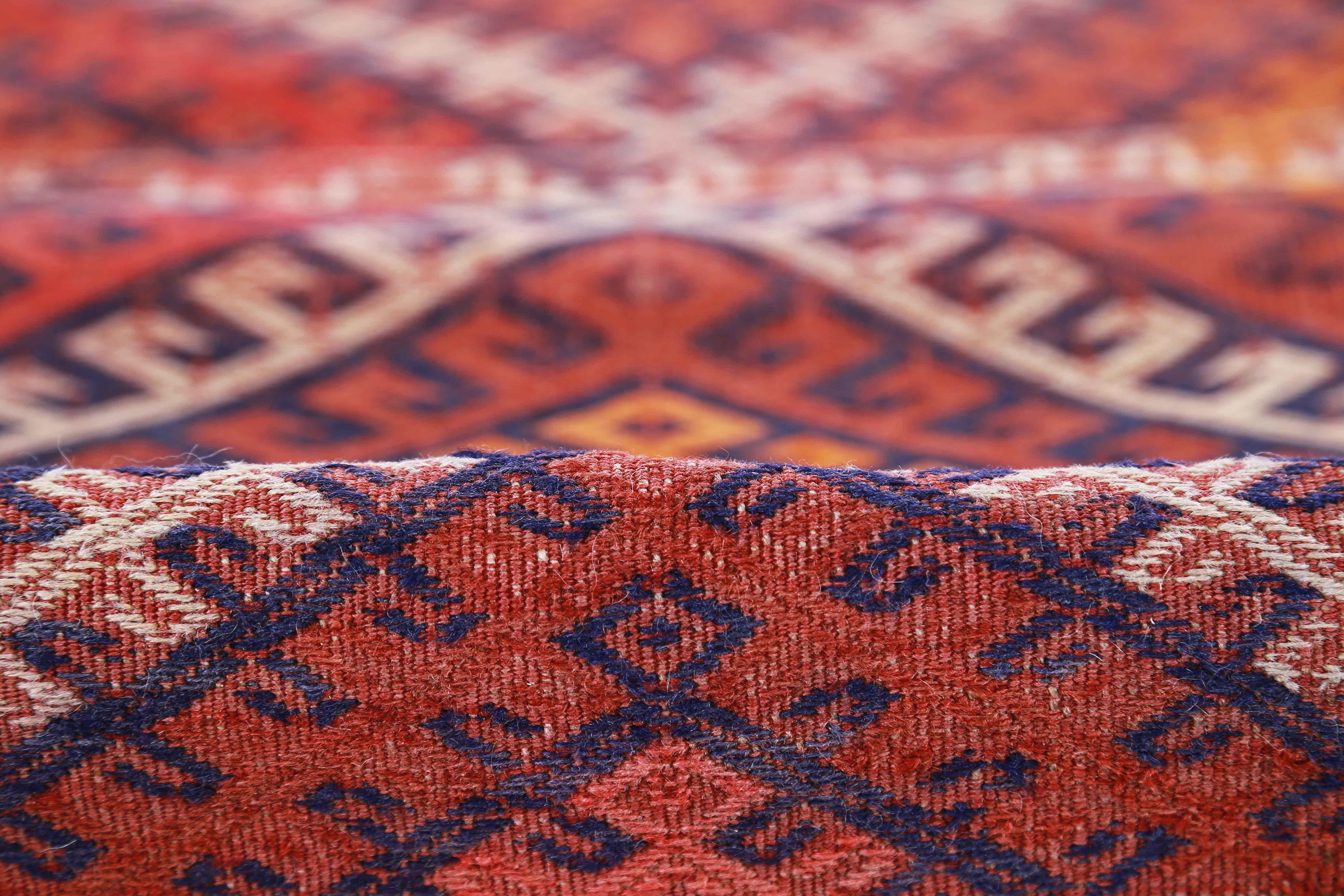 Antiker persischer Läufer-Teppich im Kelim-Design (Handgewebt) im Angebot