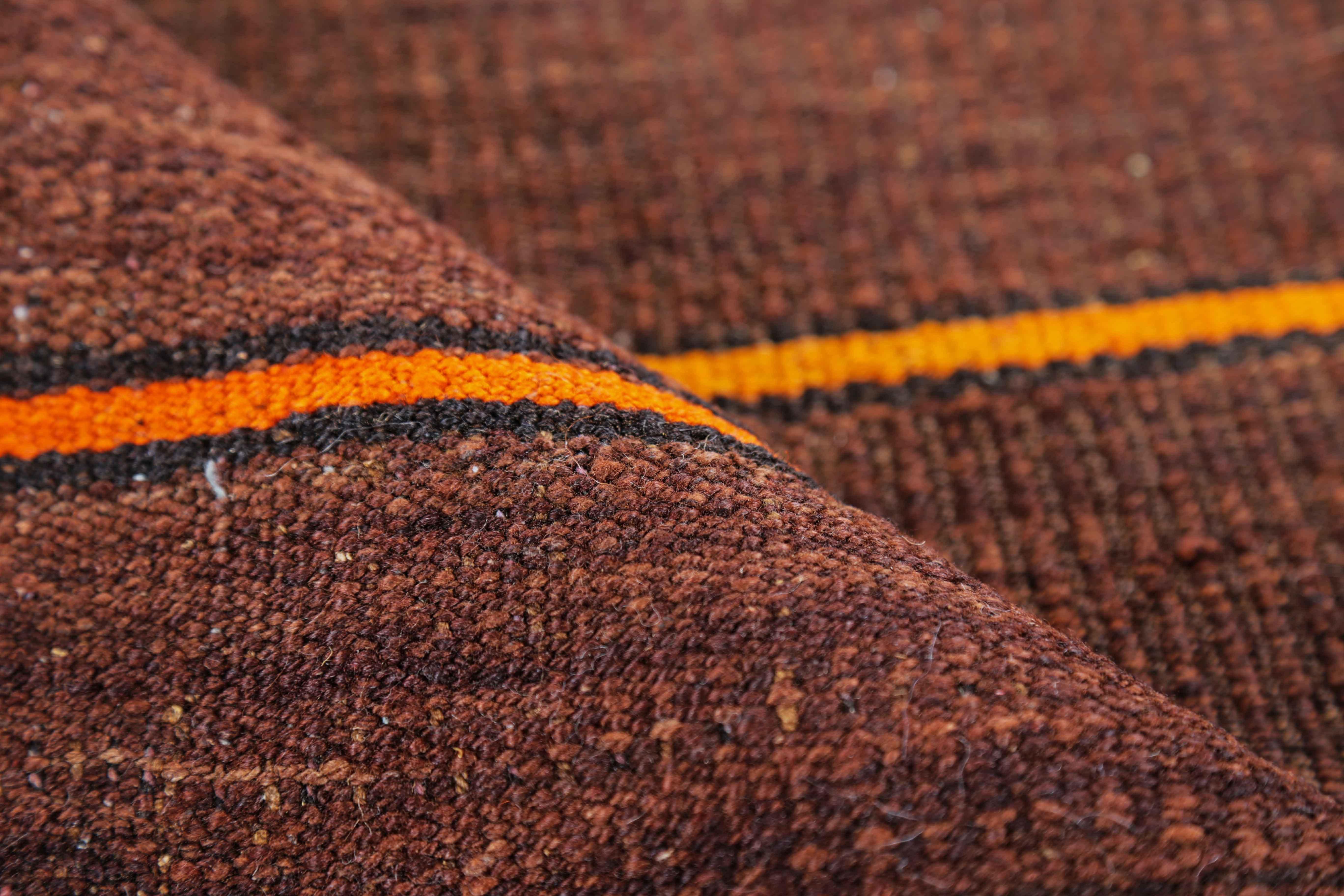 Tissé à la main Tapis de couloir persan ancien à motif Kilim en vente