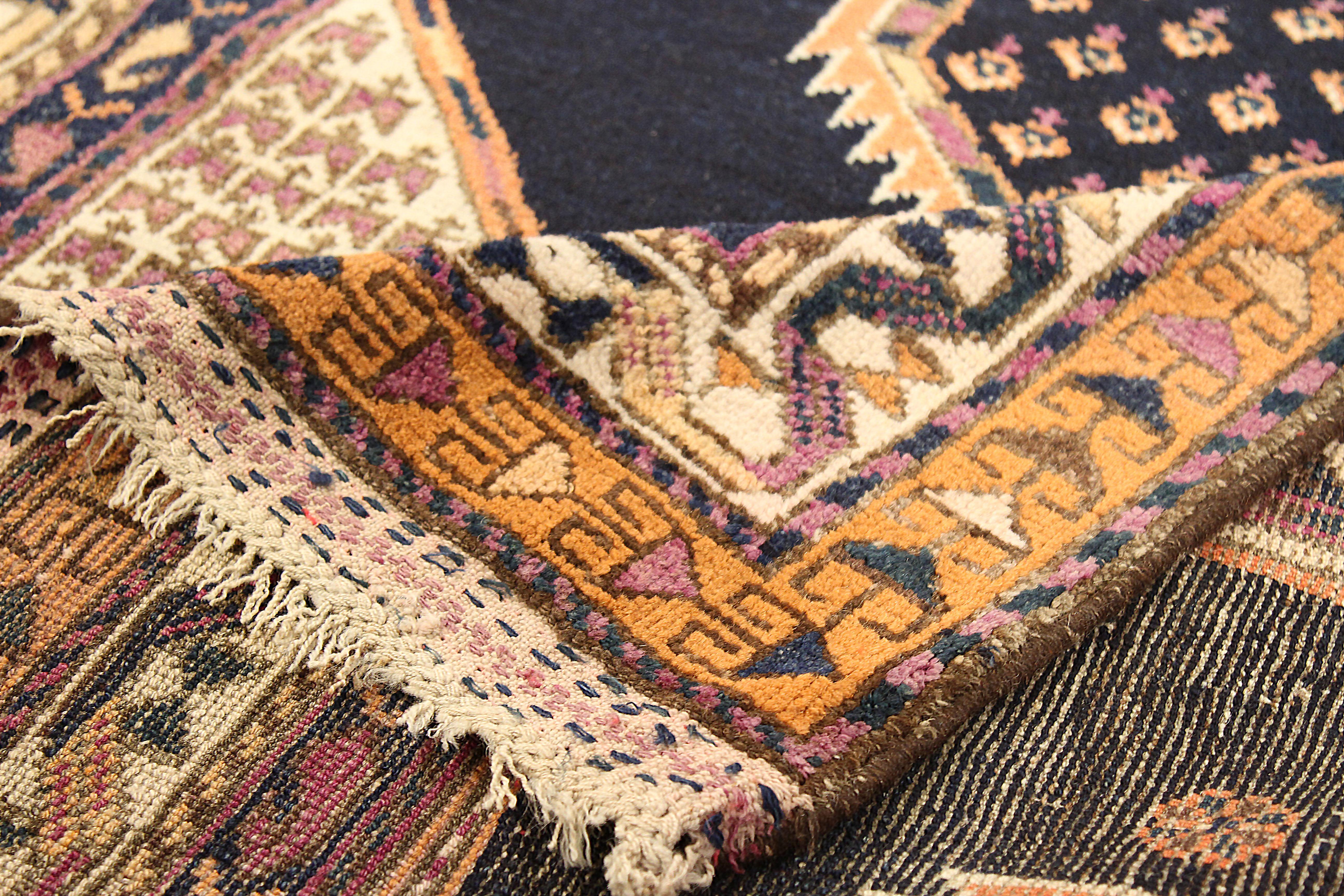 Autre Tapis de couloir persan ancien à motif Lori en vente