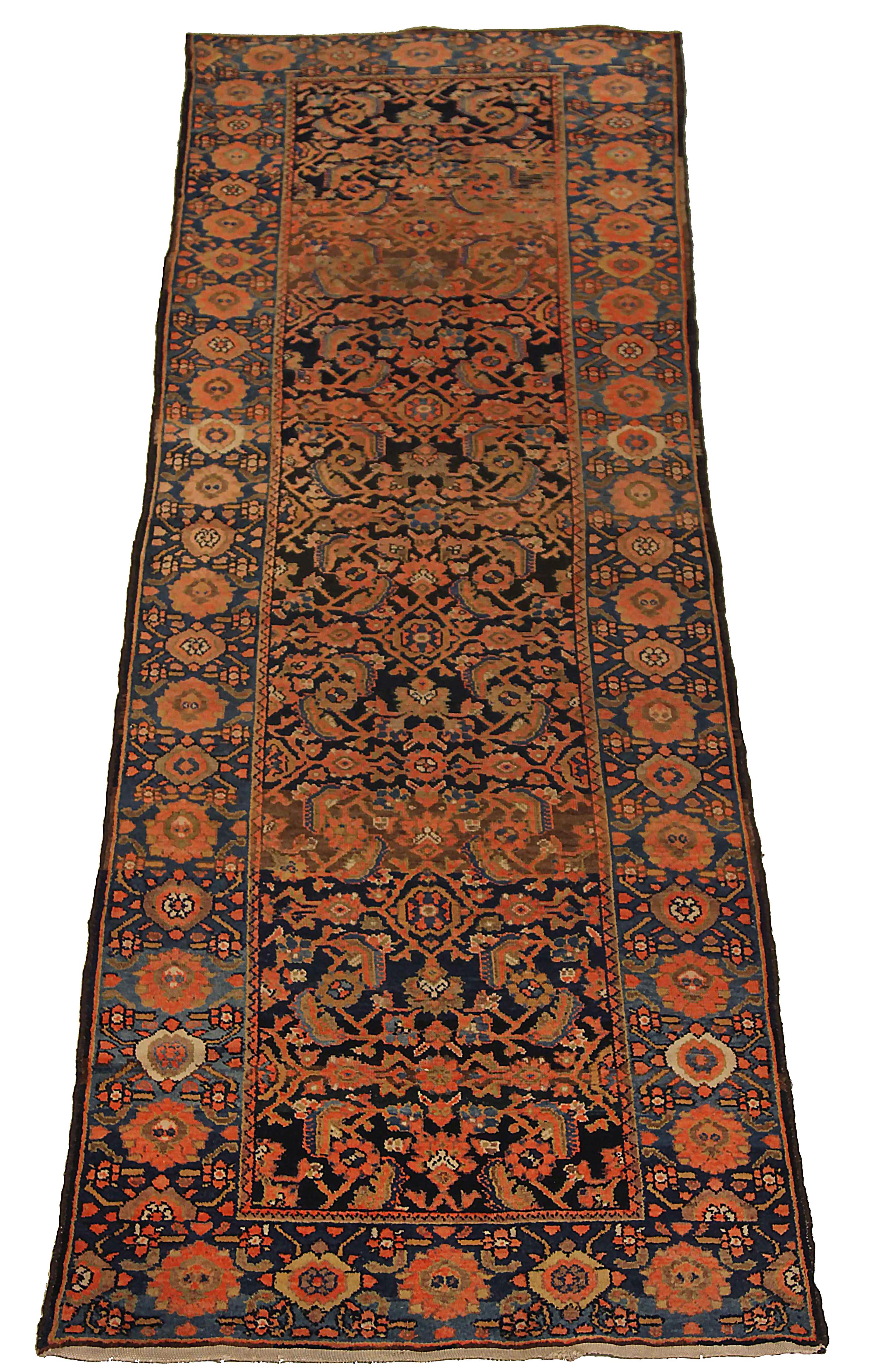 Tapis de course persan ancien tissé à la main à partir de la meilleure laine de mouton. Il est coloré avec des colorants végétaux entièrement naturels, sans danger pour les humains et les animaux de compagnie. Il s'agit d'un motif traditionnel