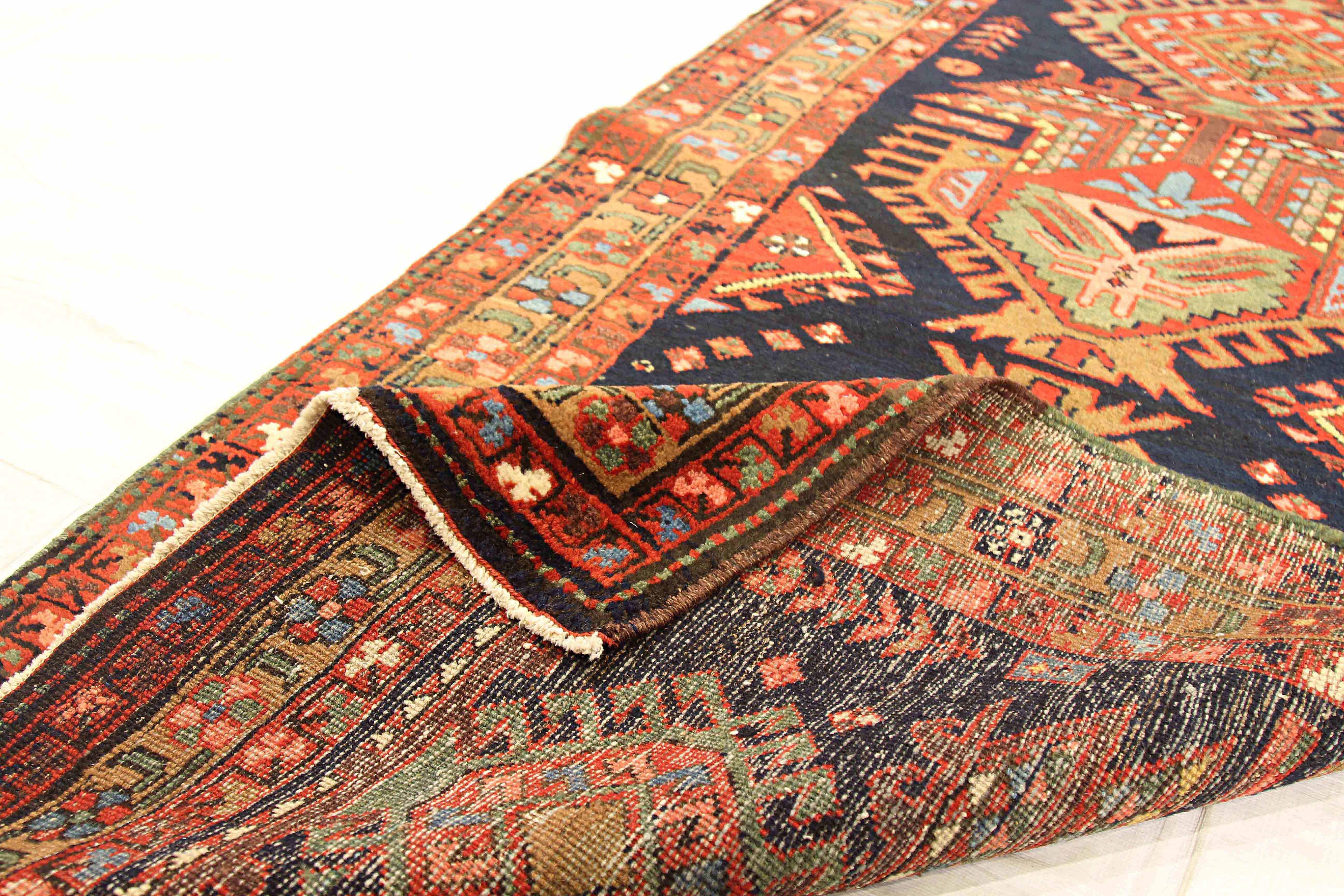 Antiker persischer Läufer-Teppich Saison-Design (Persisch) im Angebot