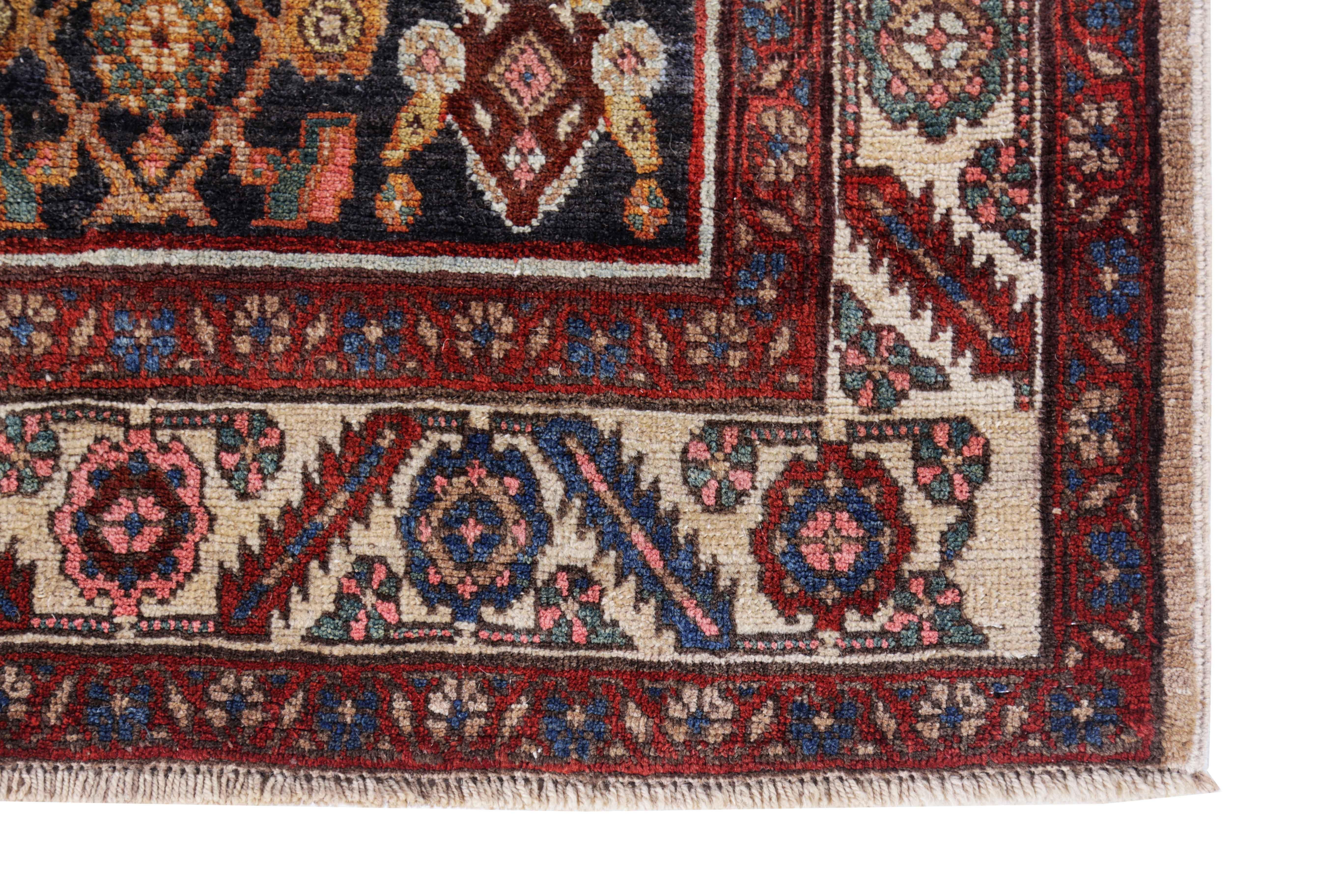 Tissé à la main Tapis de couloir persan ancien à motif Sarab en vente