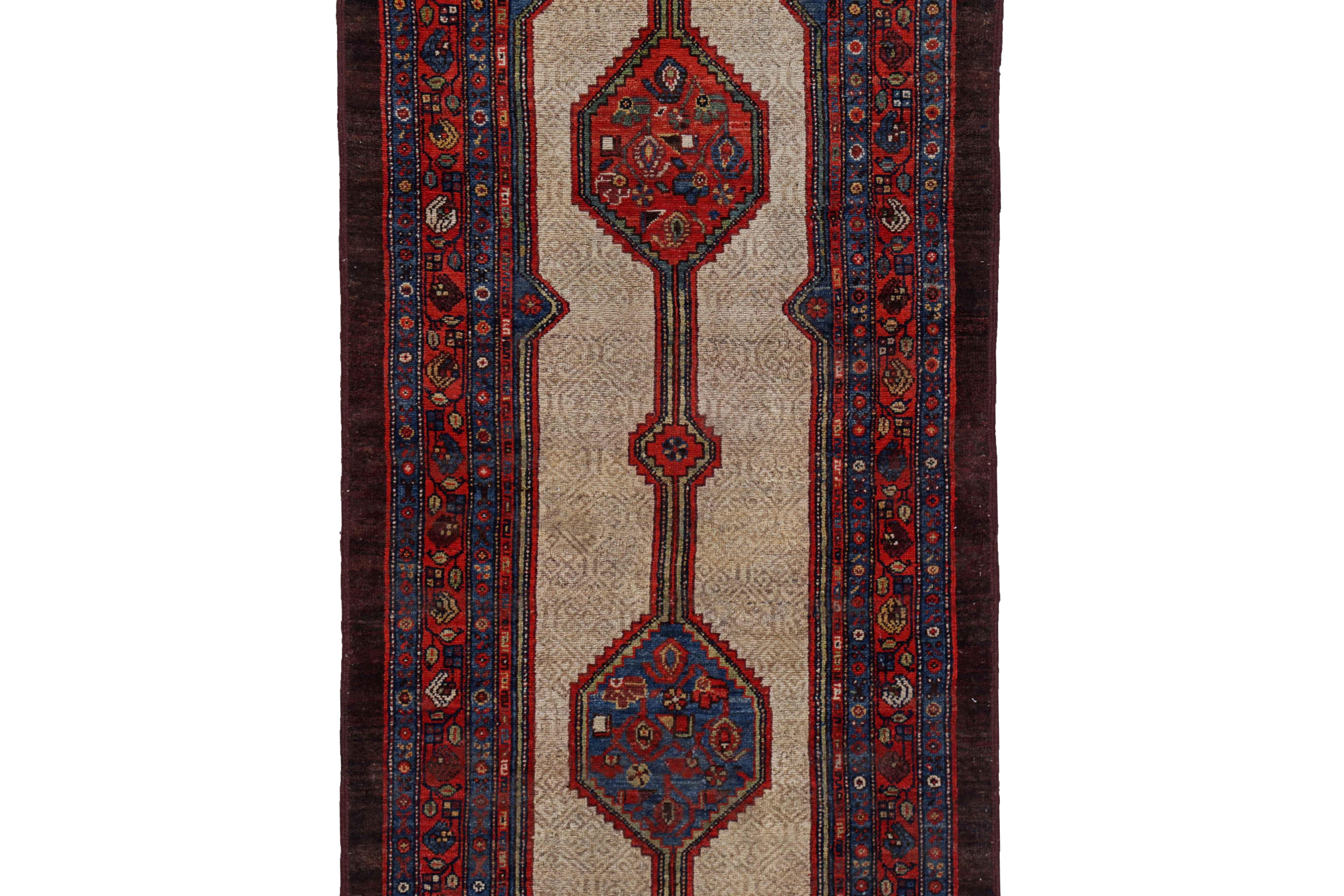 Autre Tapis de couloir persan ancien à motif Sarab en vente