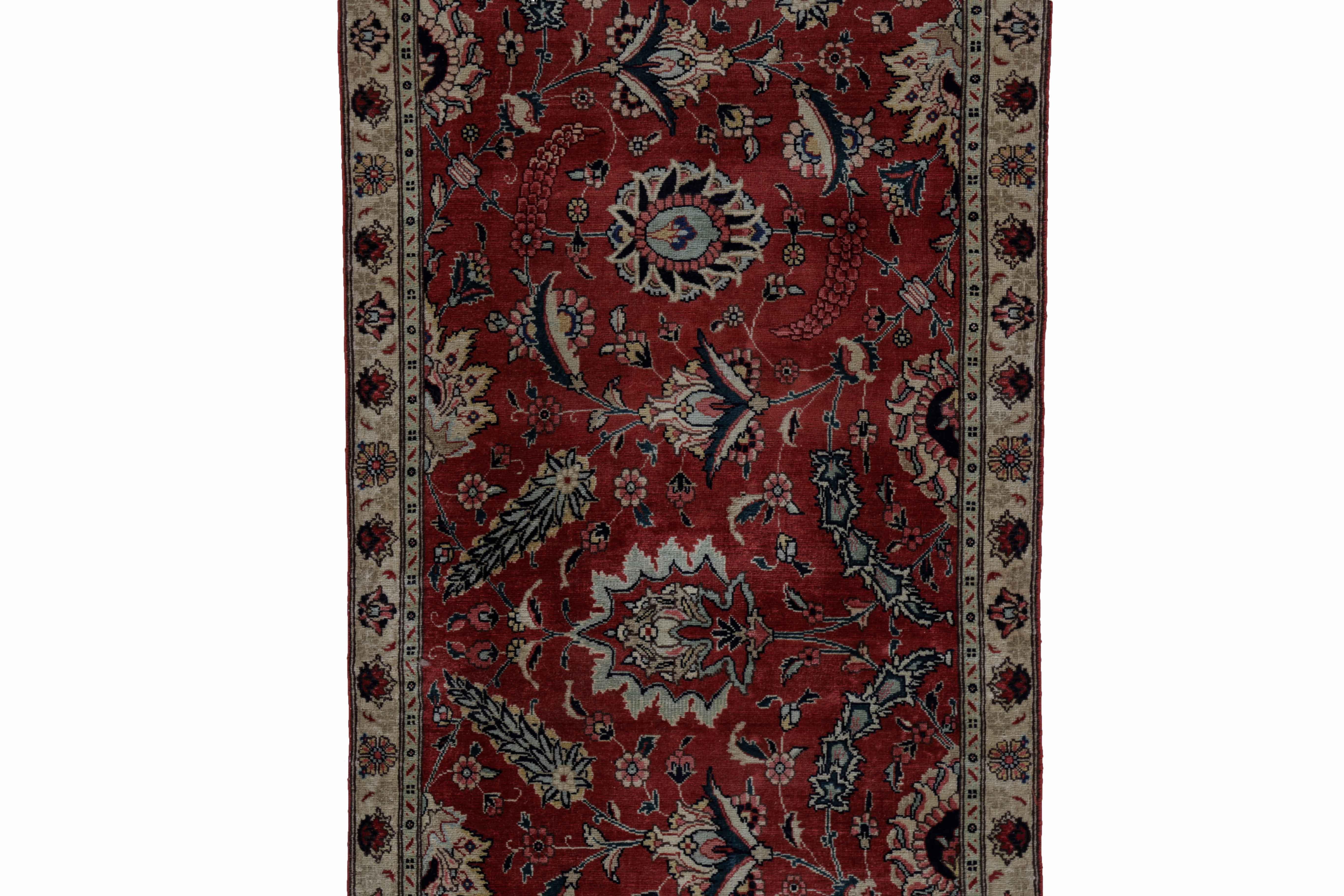 Antiker persischer Läufer Teppich im Tabriz-Design (Persisch) im Angebot