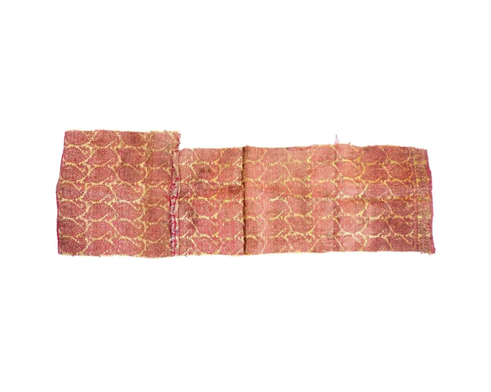 Antique Persian Safavid Dynasty Embroidered Textile In Good Condition For Sale In New York, NY