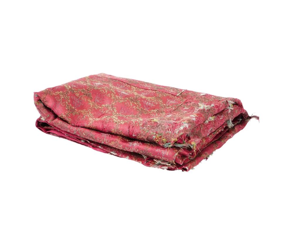 Antique Persian Safavid Dynasty Embroidered Textile In Good Condition For Sale In New York, NY