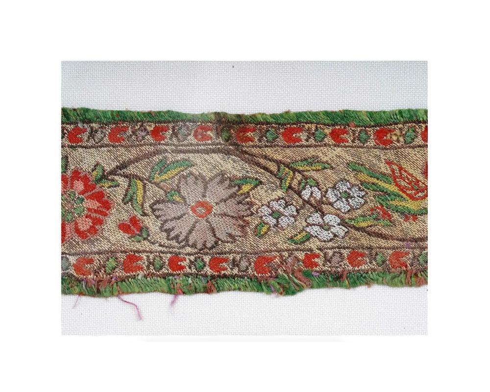 Antikes persisches Safavid-Seiden-Textil-Fragment (Unbekannt) im Angebot
