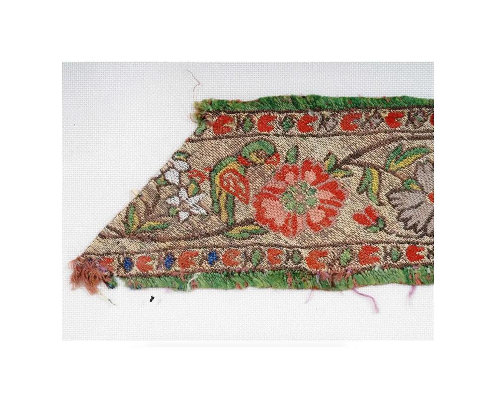Antikes persisches Safavid-Seiden-Textil-Fragment im Zustand „Gut“ im Angebot in New York, NY