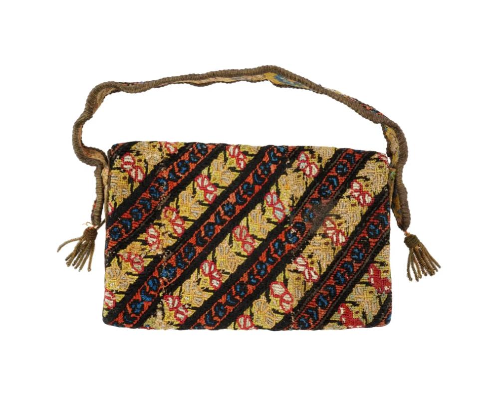 Antique Persian Safavid Textile Handbag CA 18Th C In Good Condition For Sale In New York, NY